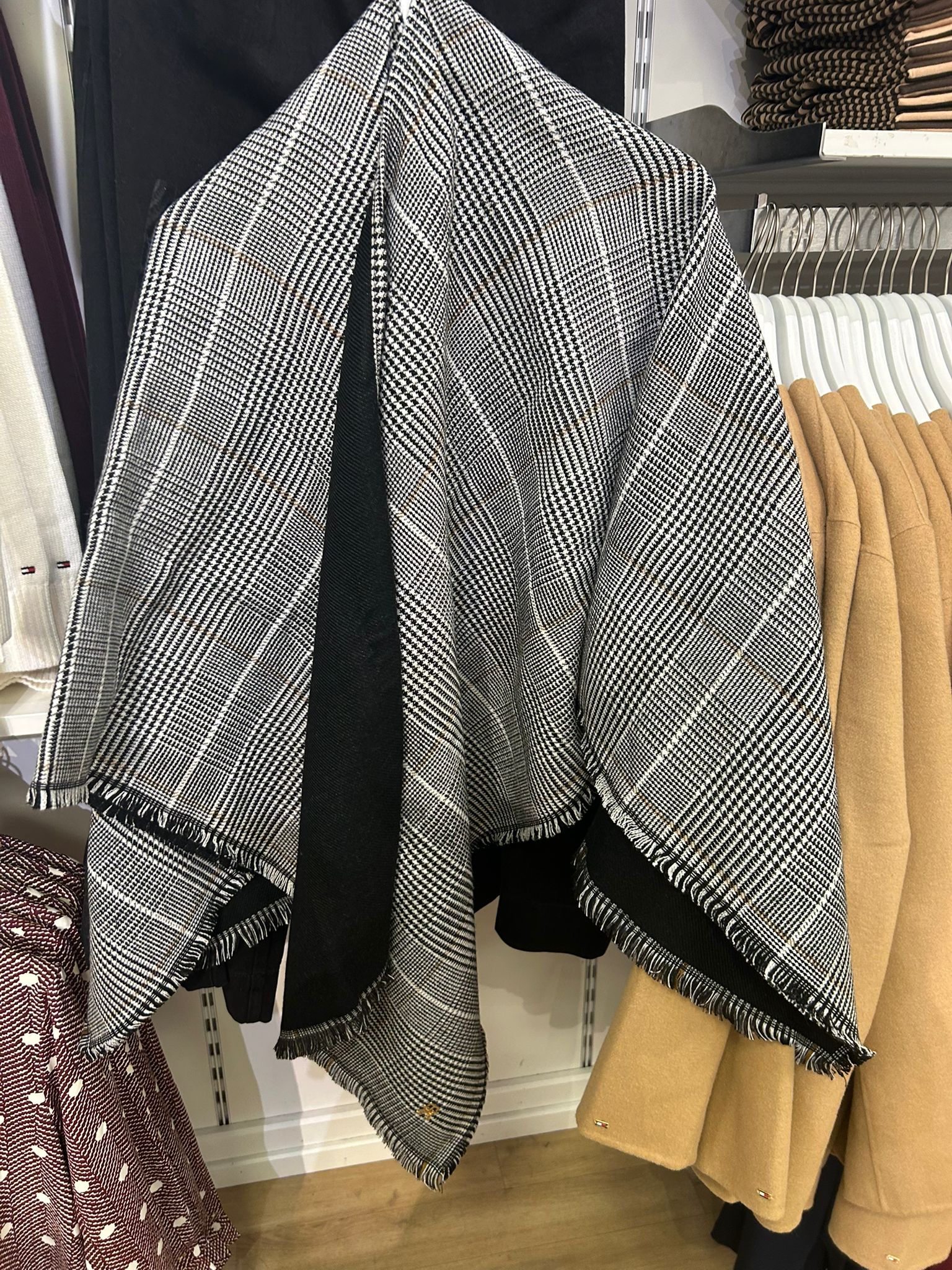 WOMENS' Tommy Hilfiger Glen Plaid Houndstooth Cape Black / Multi