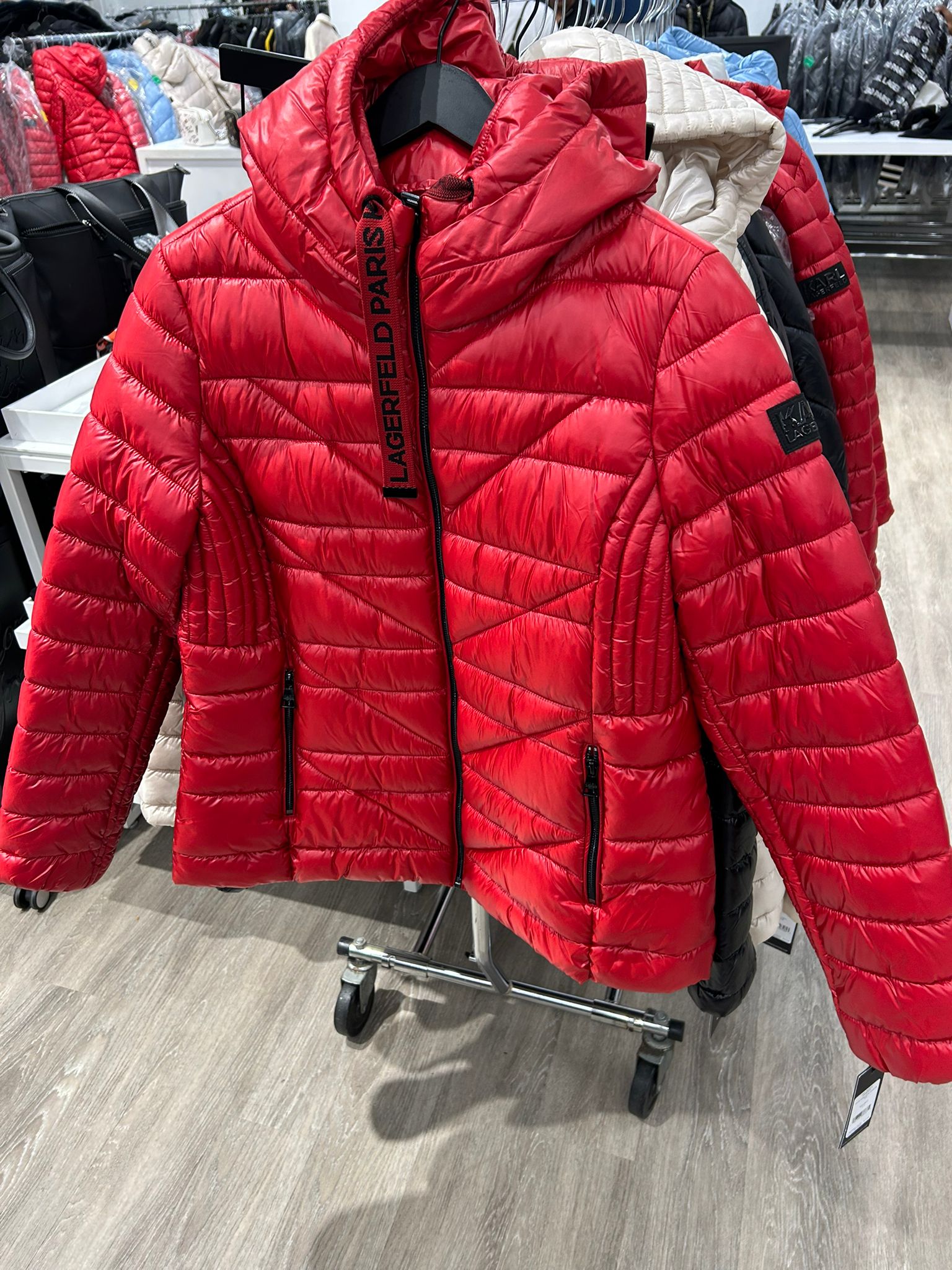 Karl Lagerfeld Paris Women's SHORT PUFFER JACKET WITH LOGO RED