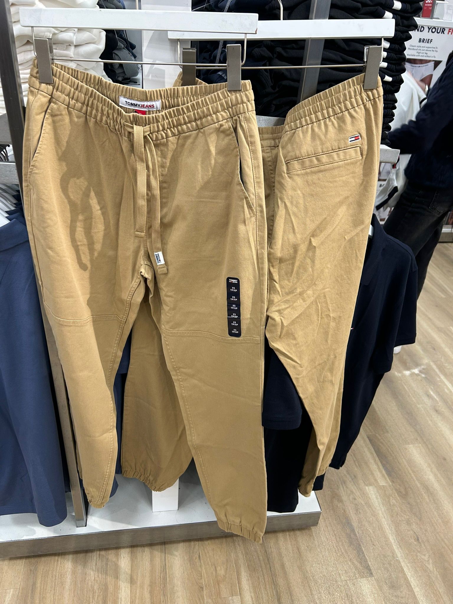 Tommy Hilfiger Men Scanton Slim Fit Denim Joggers/ BEIGE
