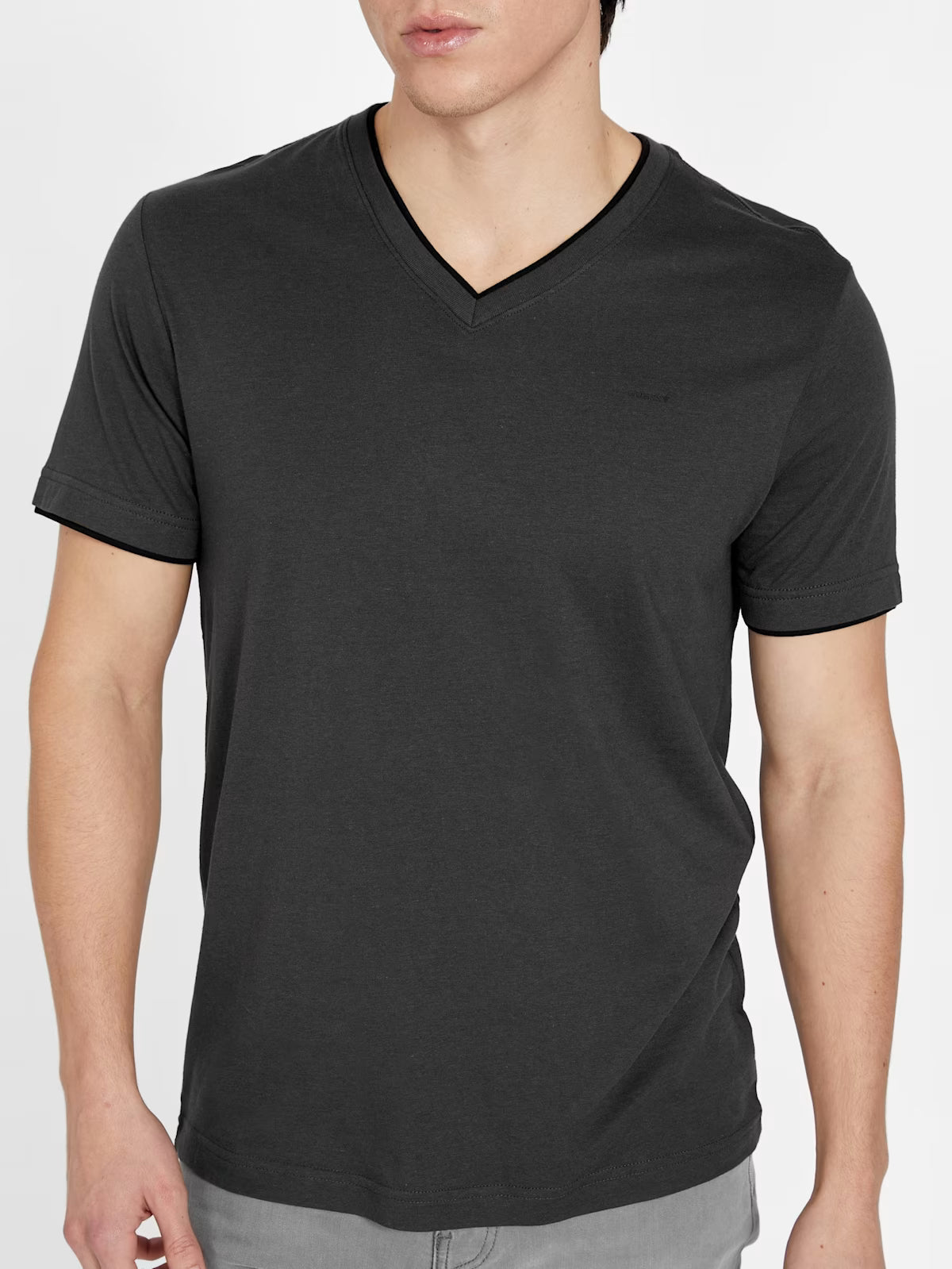 GUESS MENS' Armin V-Neck Tee/ GRAY