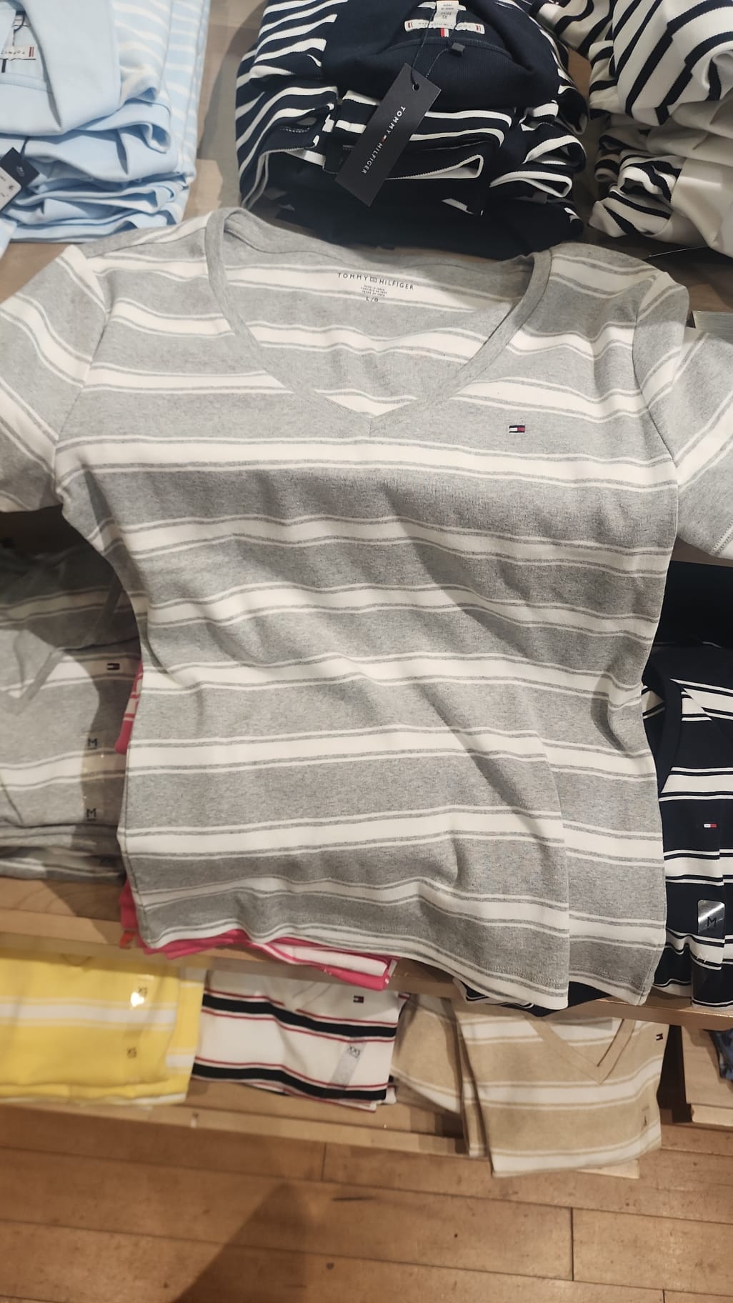 WOMENS' TOMMY V-Neck Stripe Favorite T-Shirt/Grey Heather Stripe