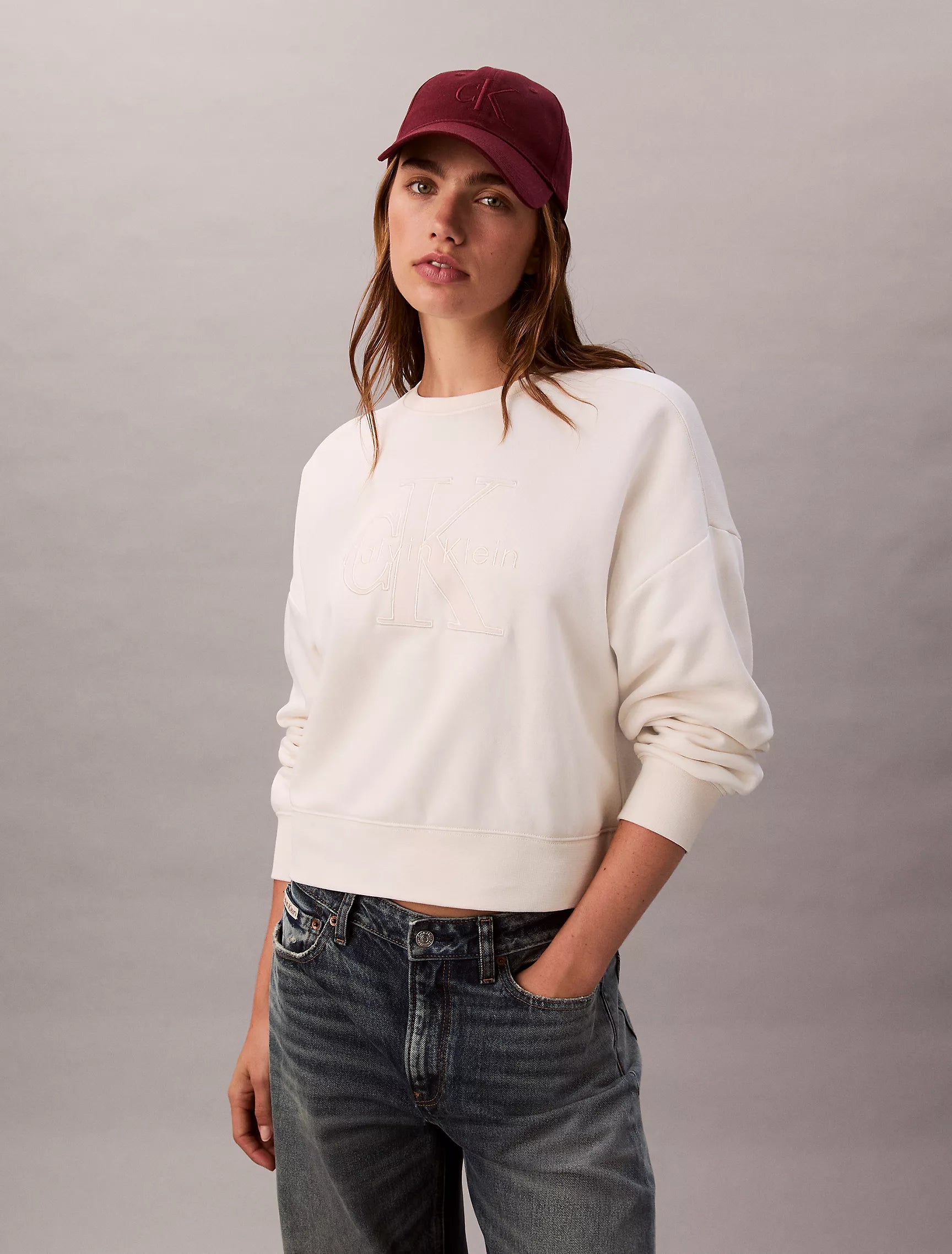 Womens' Calvin Klein Fleece Velvet Monologo Graphic Relaxed Sweatshirt Tofu