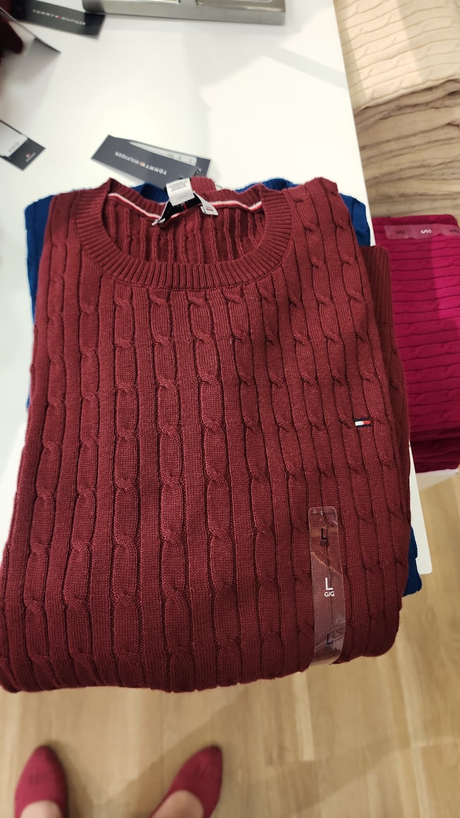 Tommy Womens' Cable Knit Sweater / Burgundy