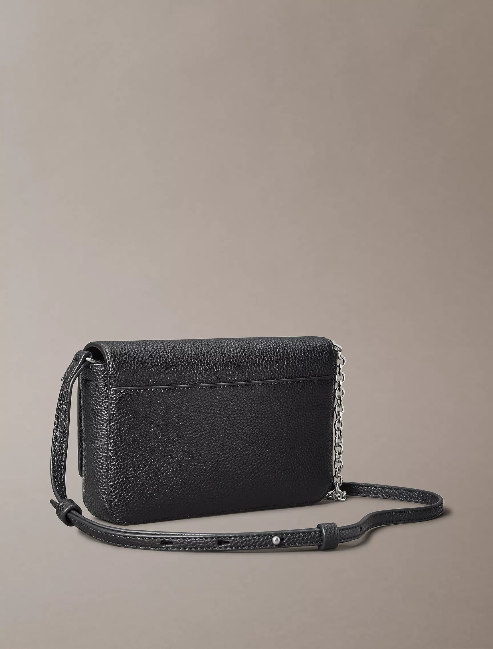 Womens' Calvin Klein Archive Hardware Flap Crossbody Bag / black