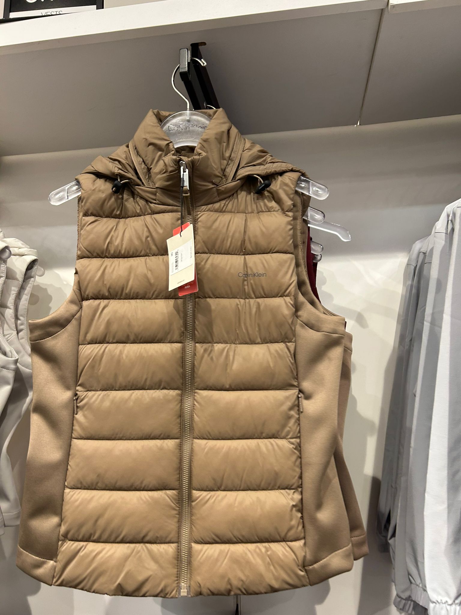 Calvin Klein WOMENS' Nylon Puffer Vest Shitake Shitake