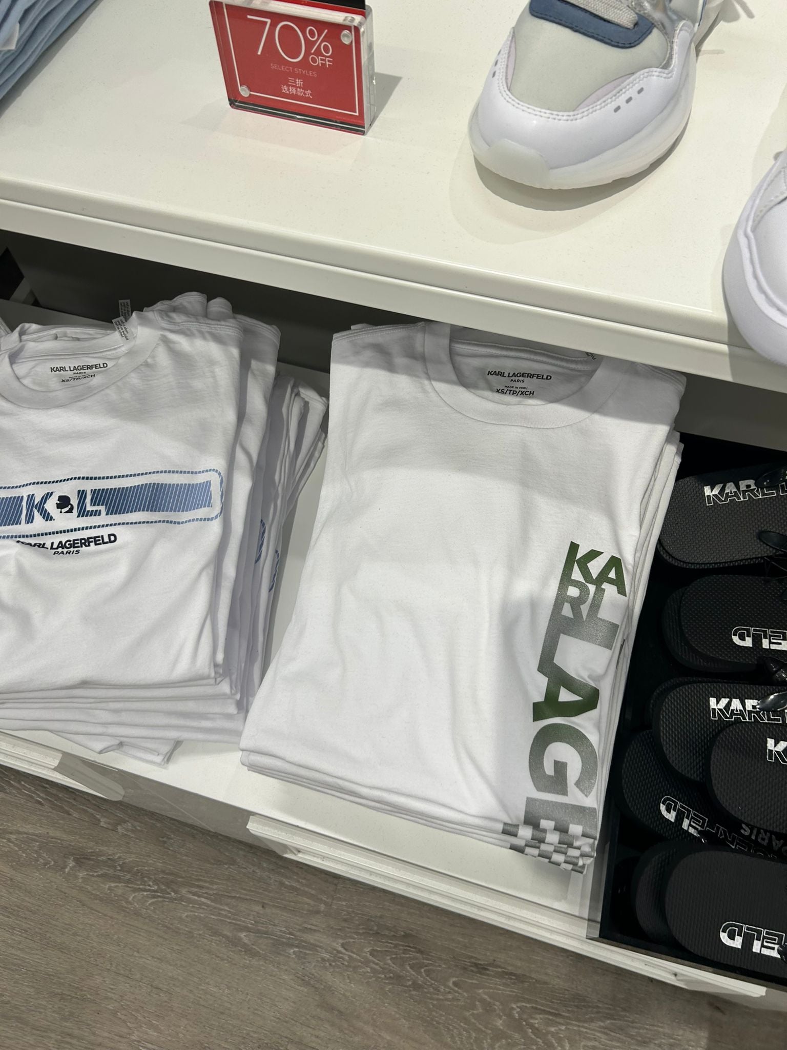 KARL LAGERFELD Men's KL CHEST LOGO IN BLOCK DESIGN
