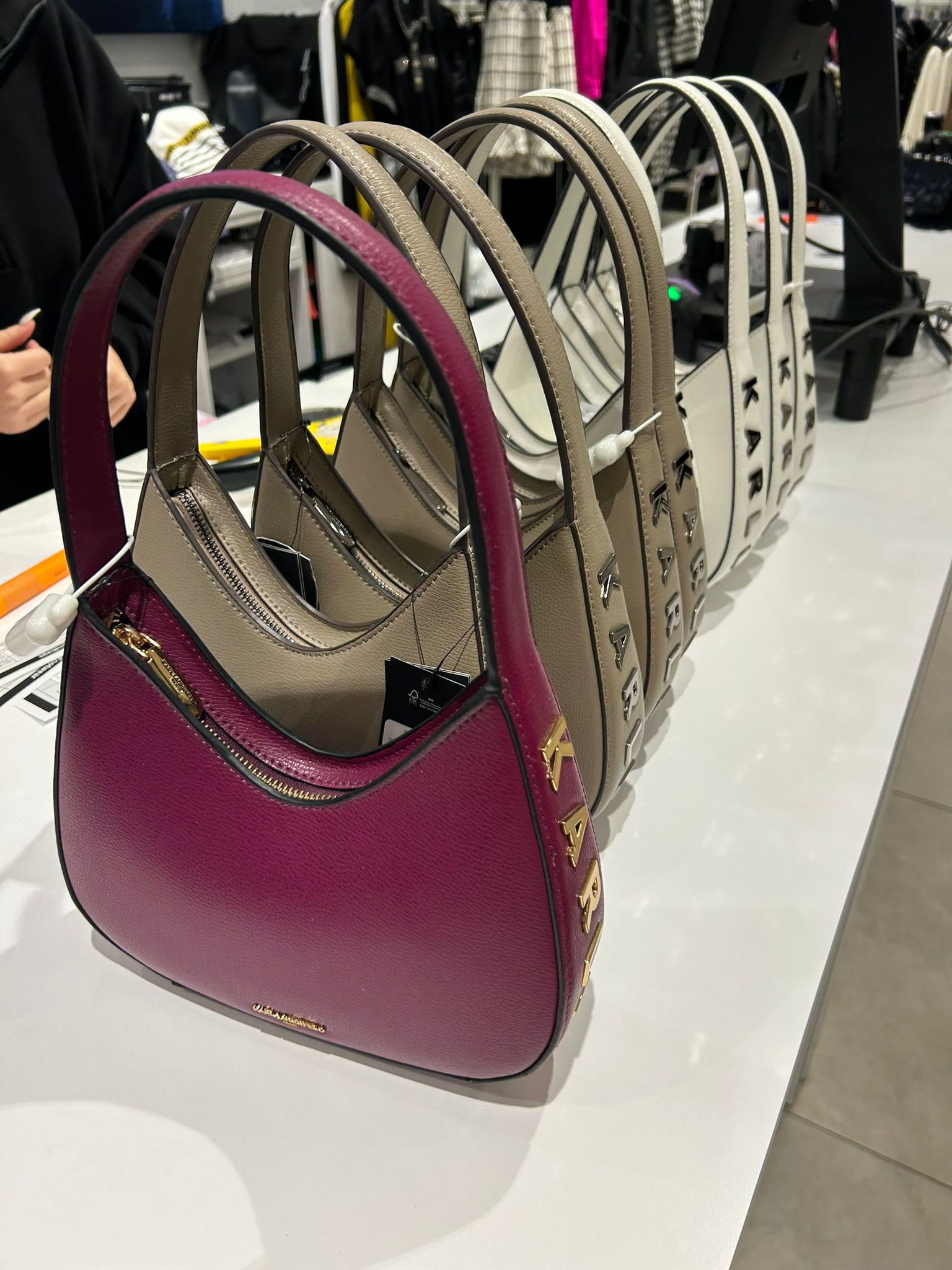 Karl Lagerfeld Paris Womens' DESI SHOULDER BAG Wine