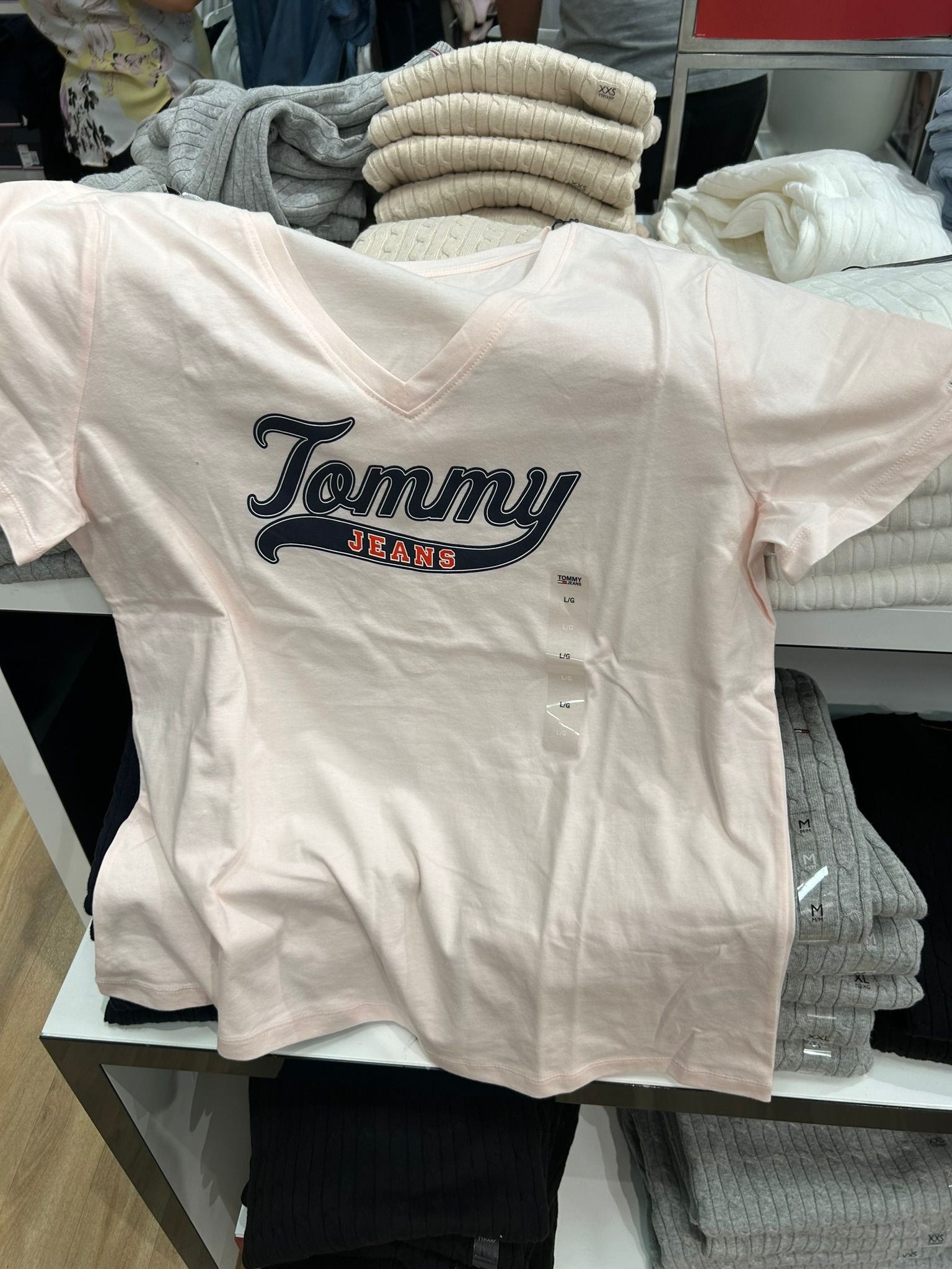 Tommy Logo V-Neck T-Shirt- Pink Dream