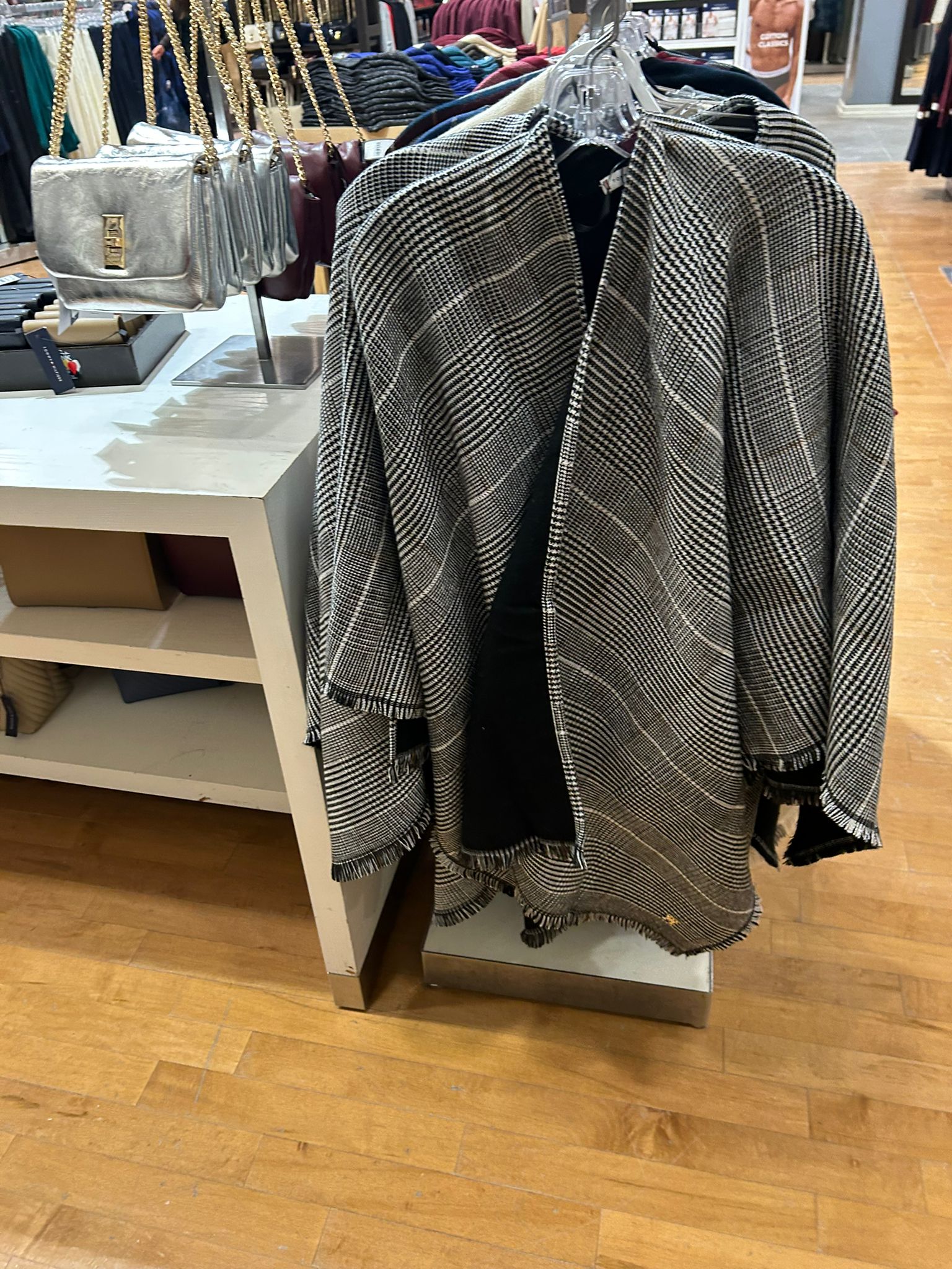 WOMENS' Tommy Hilfiger Glen Plaid Houndstooth Cape Black / Multi
