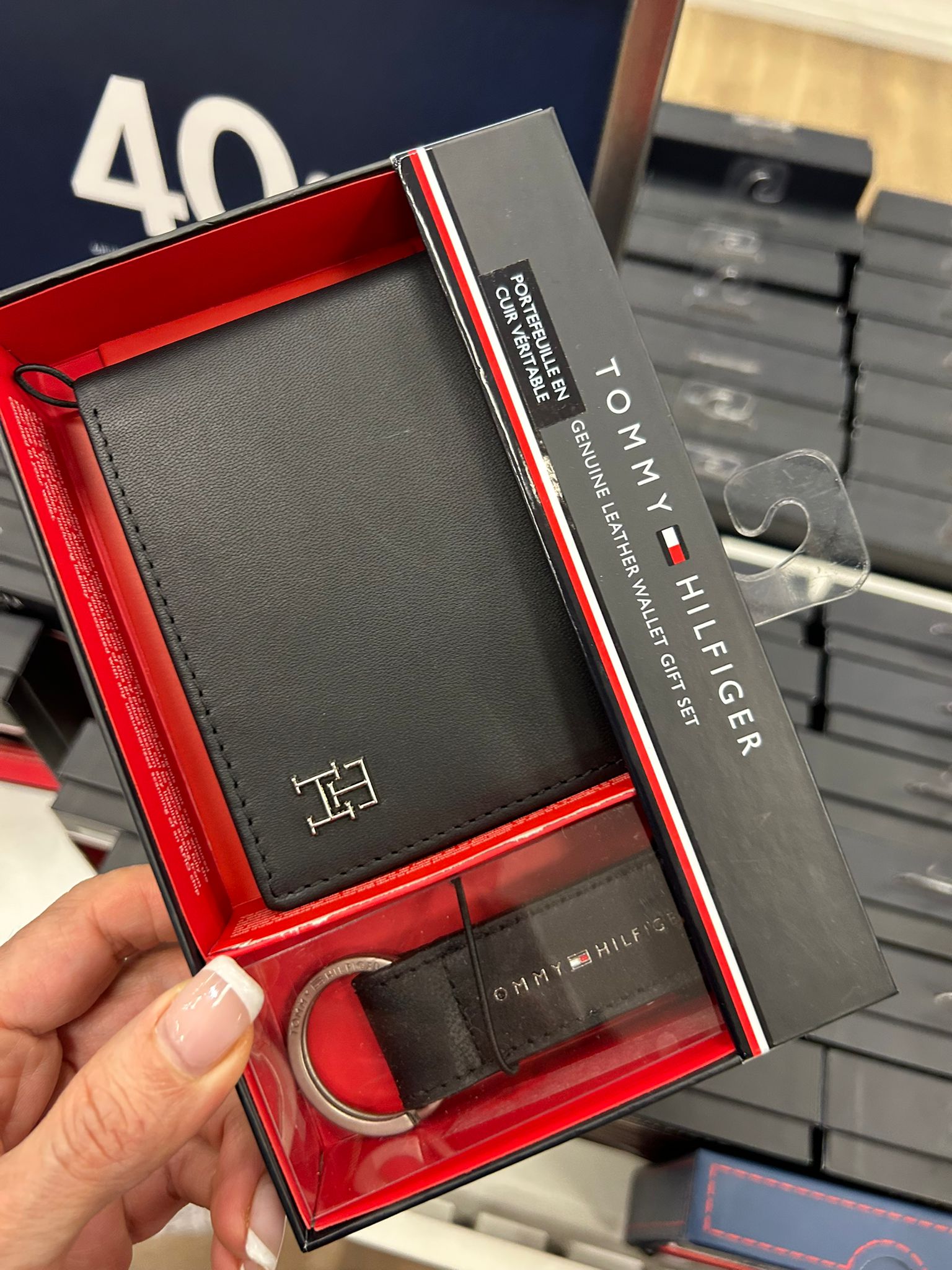 Tommy Mens' Pebbled Leather Bifold Wallet