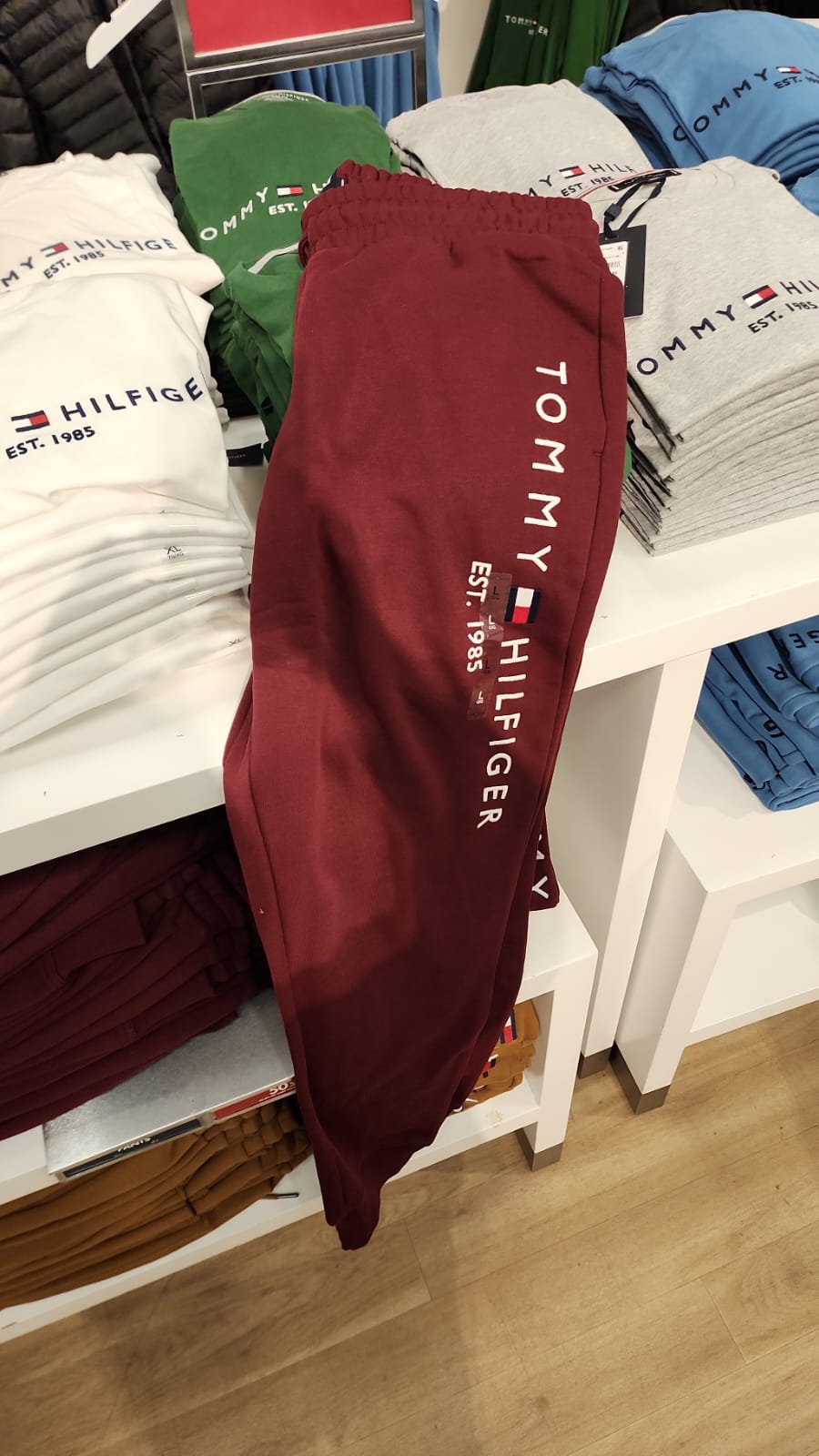 Tommy Mens' Tommy Logo Sweatpant/Deep Rouge