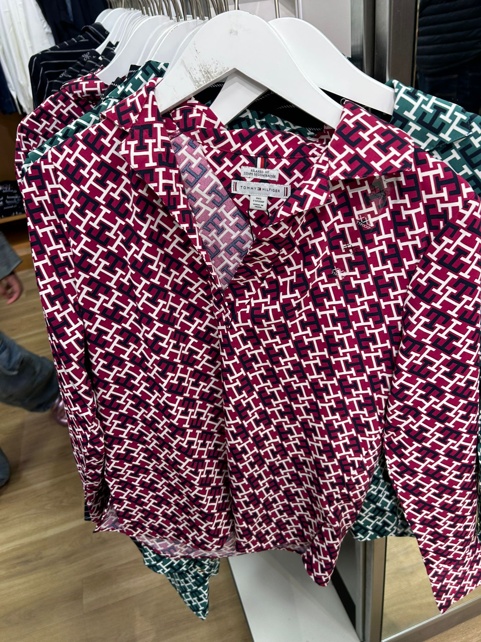 Tommy Womens' Monogram Print V-Neck Pullover Top/ Italian Wine