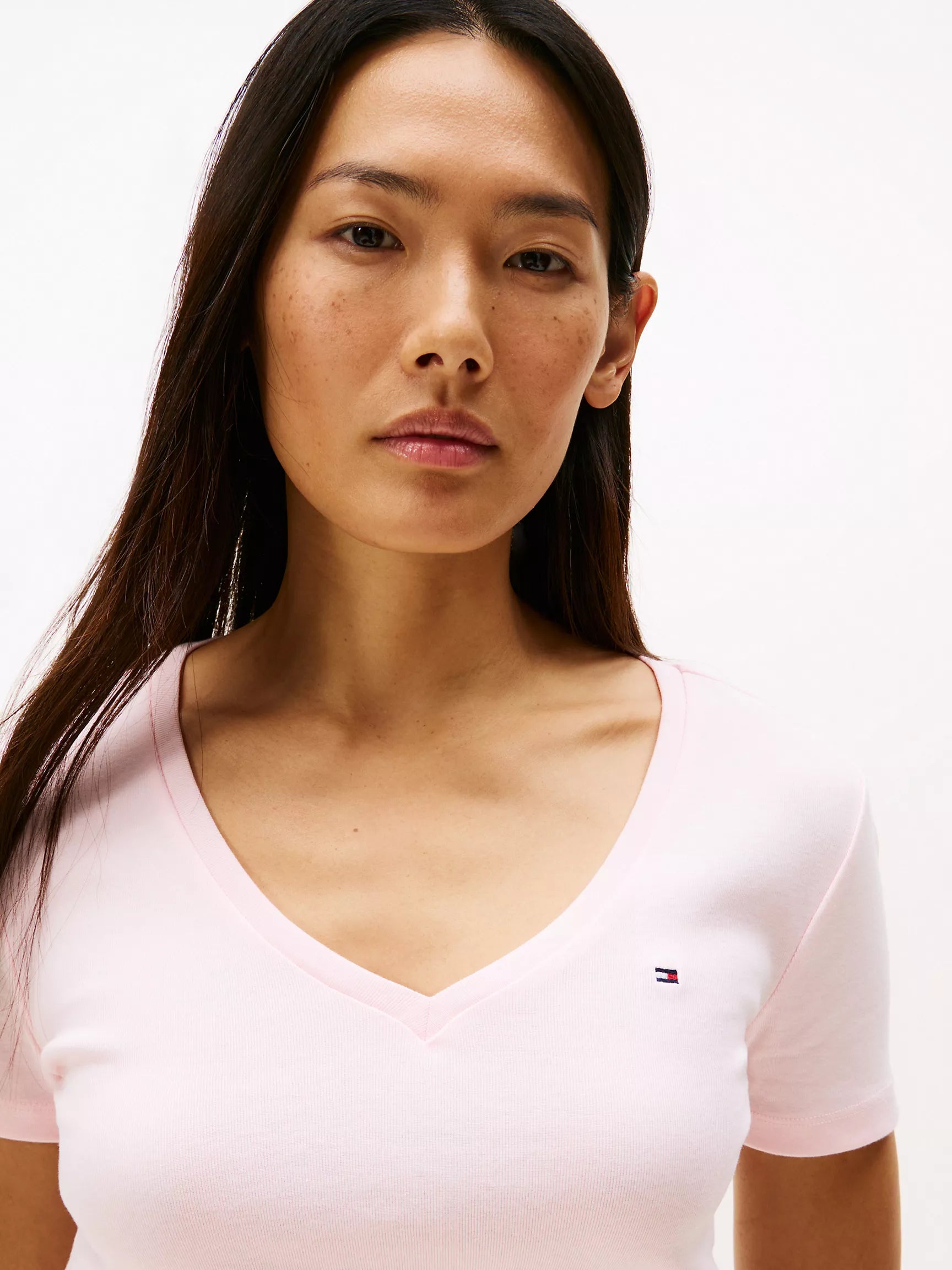 TOMMY Womens' V-Neck Favorite T-Shirt/ Ice Pin