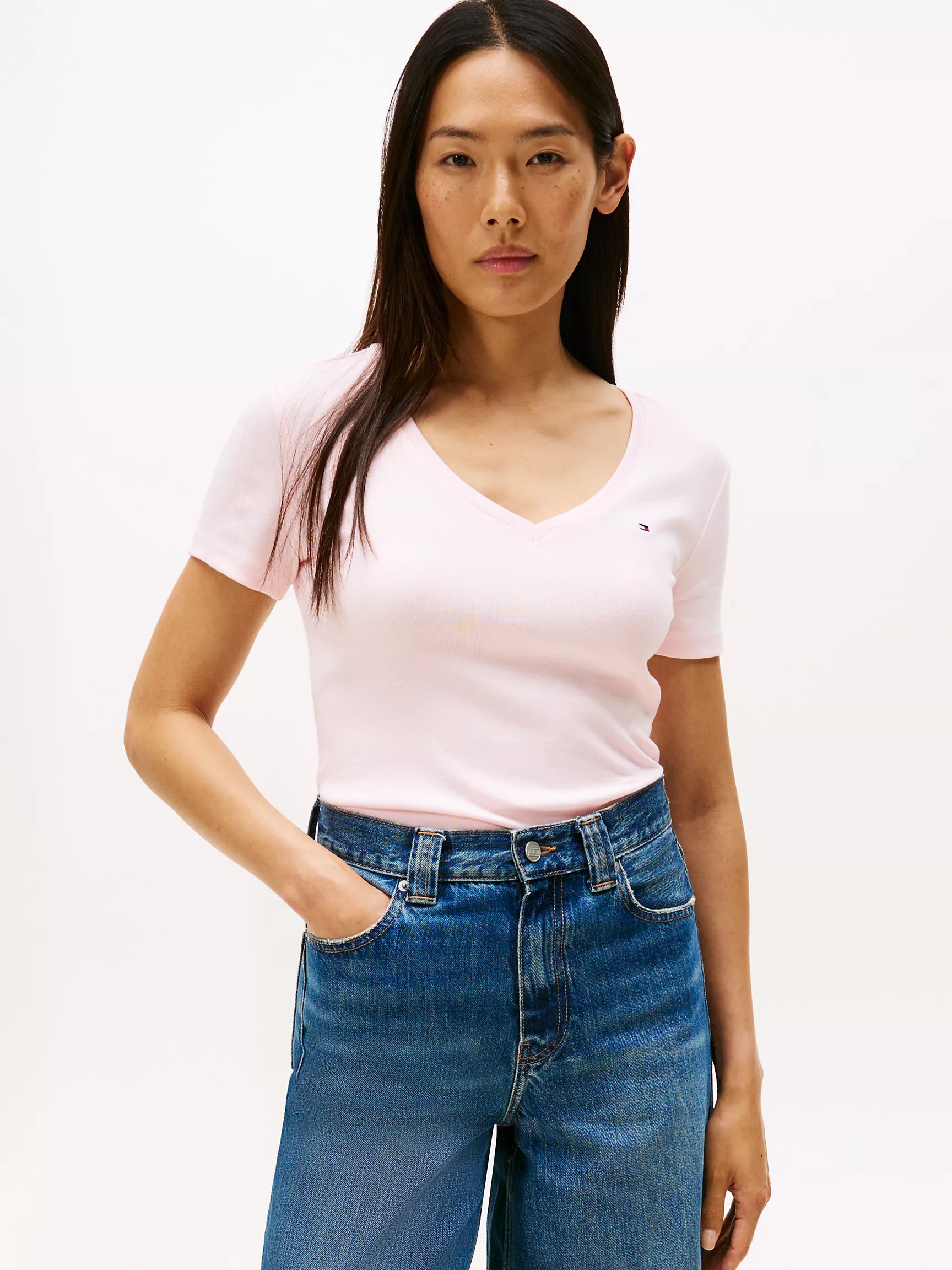 TOMMY Womens' V-Neck Favorite T-Shirt/ Ice Pin
