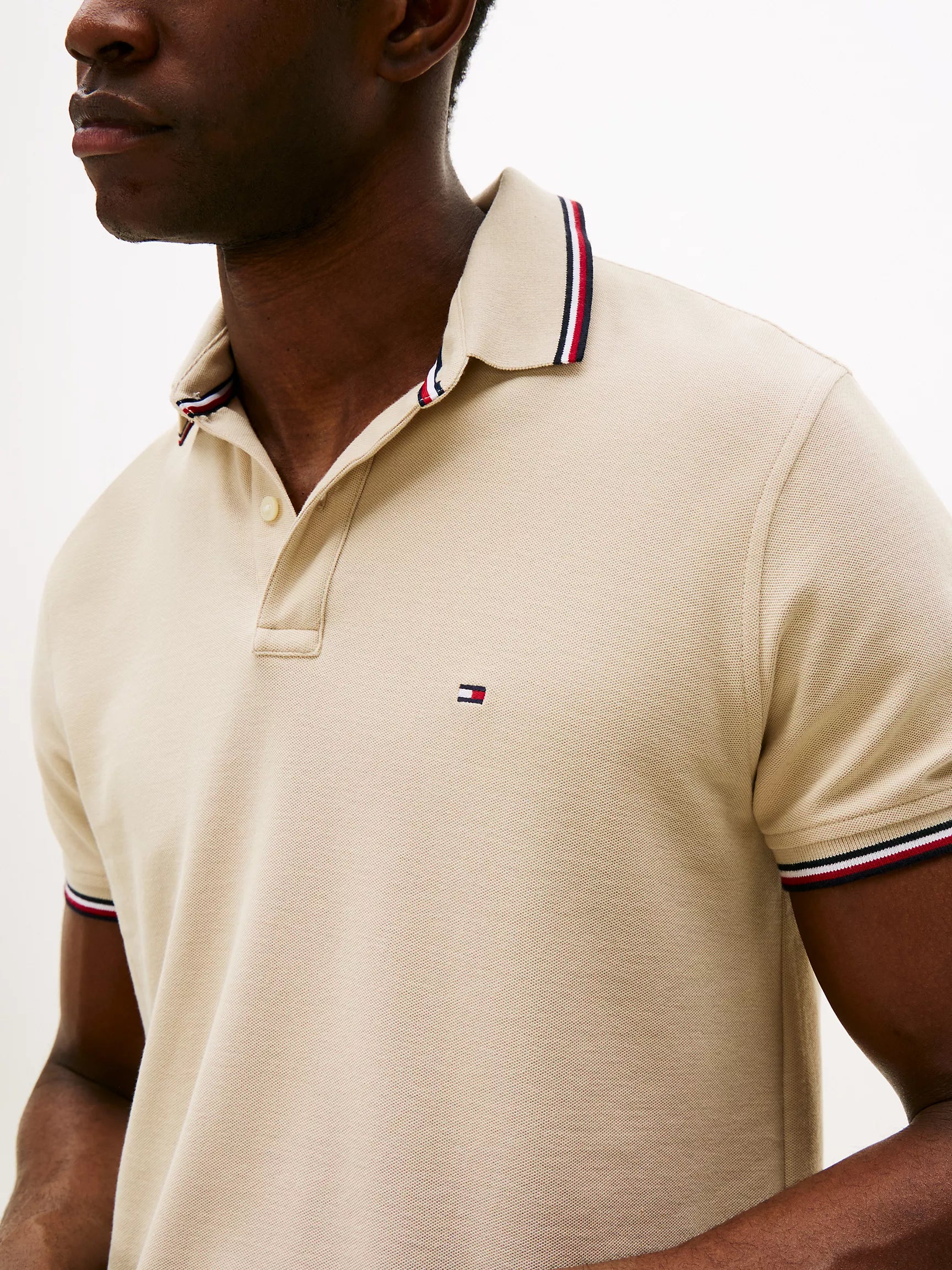 Tommy Mens' Regular Fit Tommy Wicking Polo/ Classic Beige