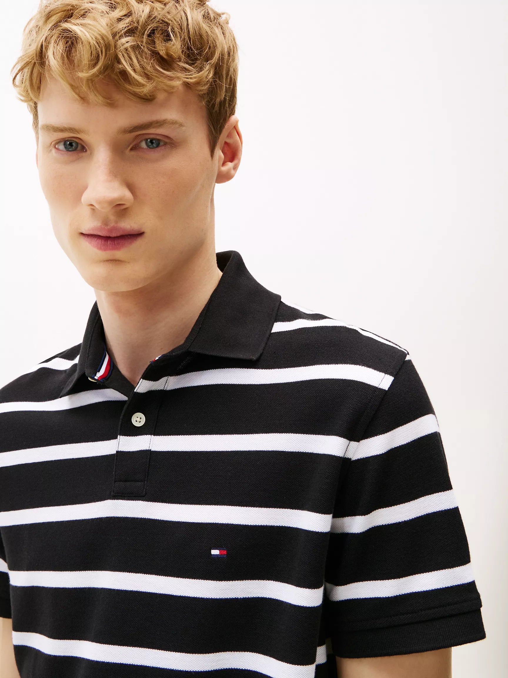Tommy Mens' Regular Fit Stripe Wicking Polo/ Black Stripe