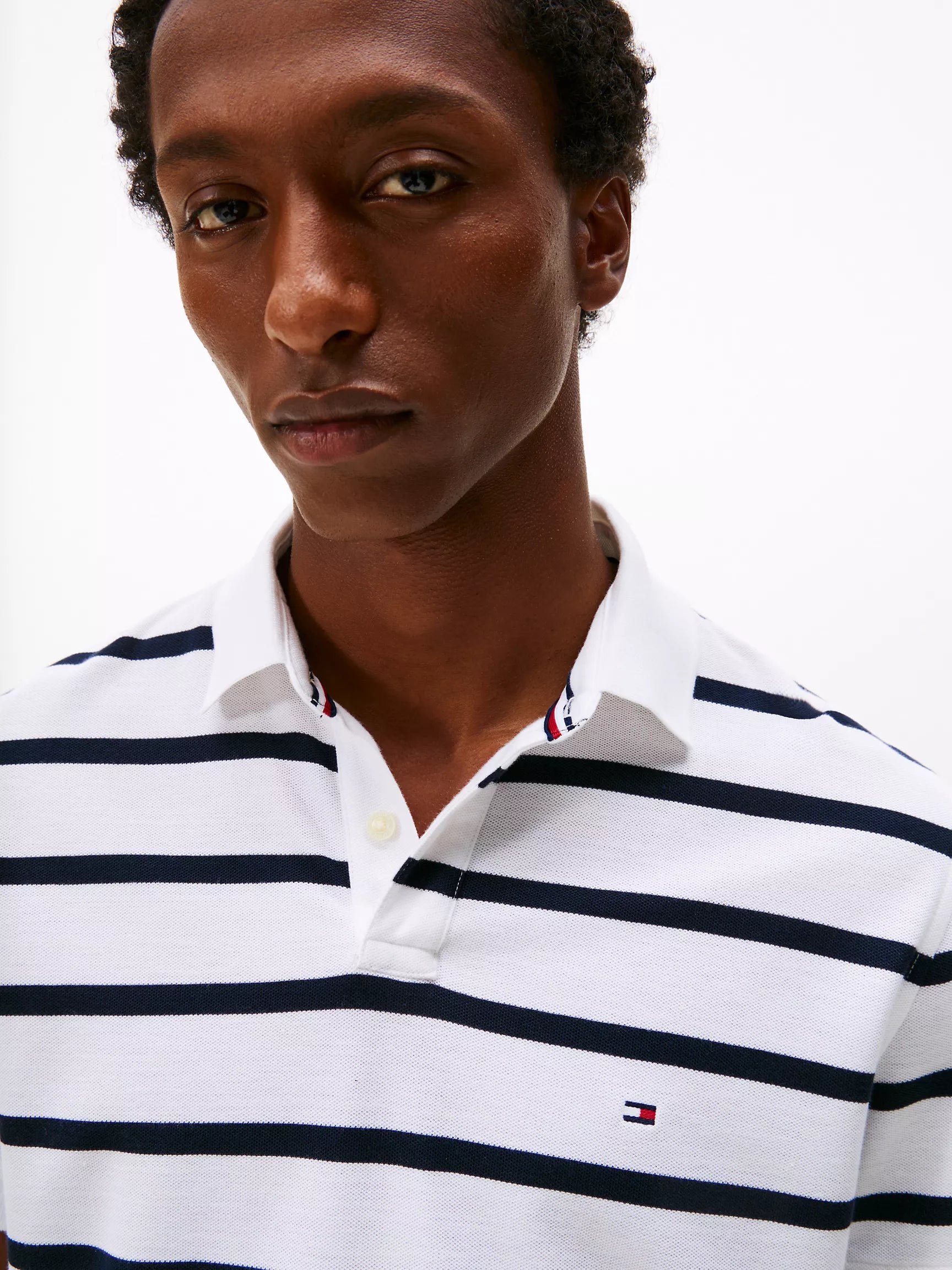 Tommy Mens' Regular Fit Stripe Wicking Polo/ Fresh White Stripe