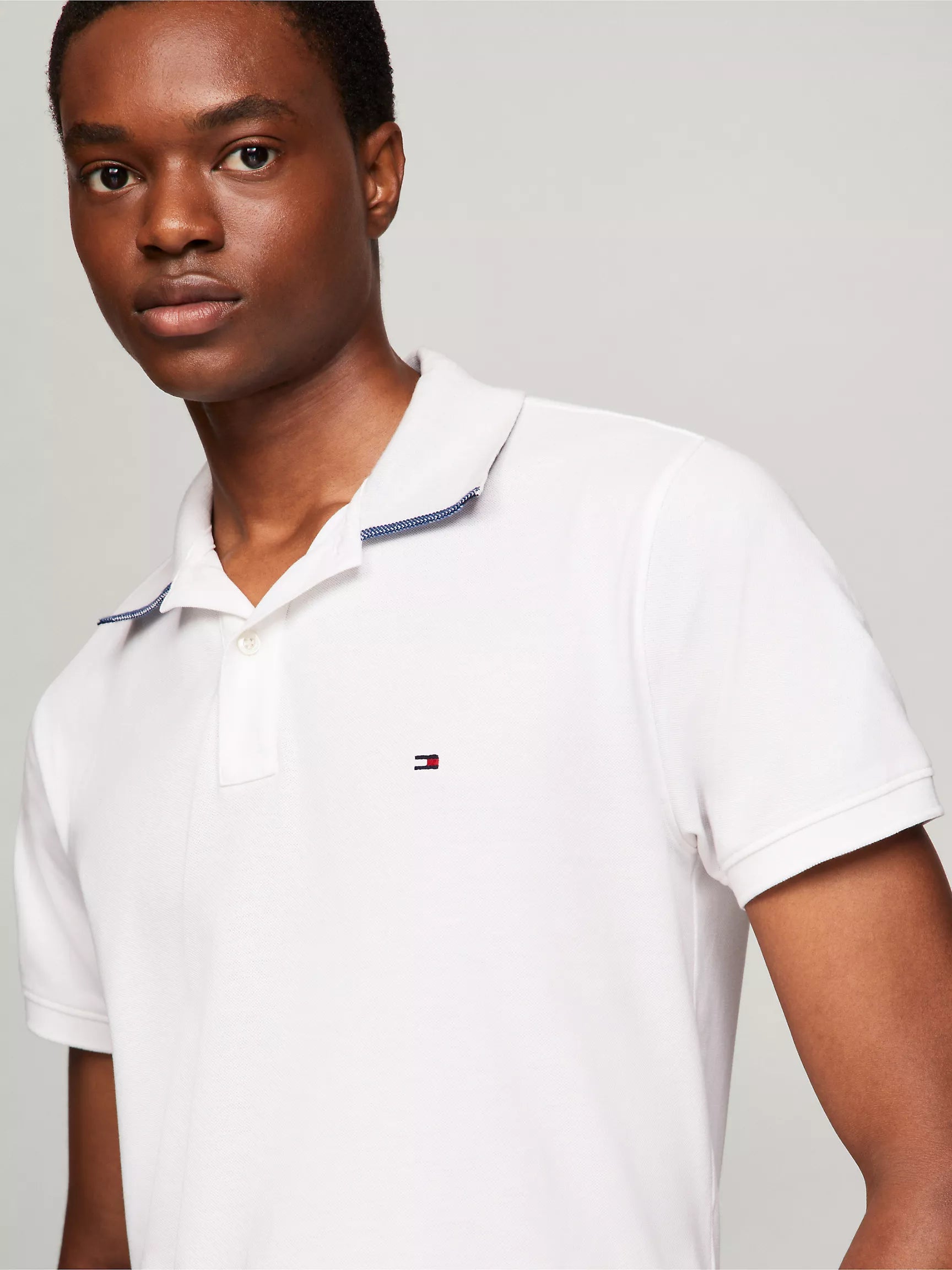 Tommy MENS' Regular Fit Under Collar Tipped Polo