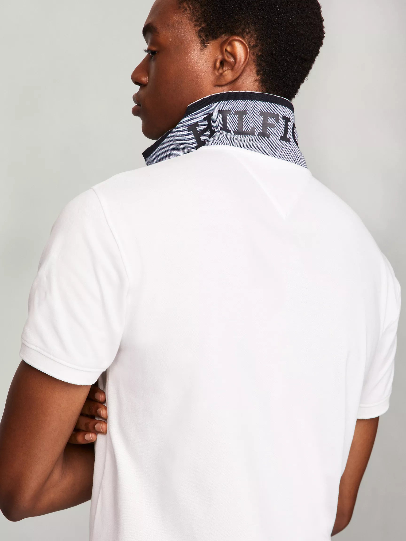 Tommy MENS' Regular Fit Under Collar Tipped Polo