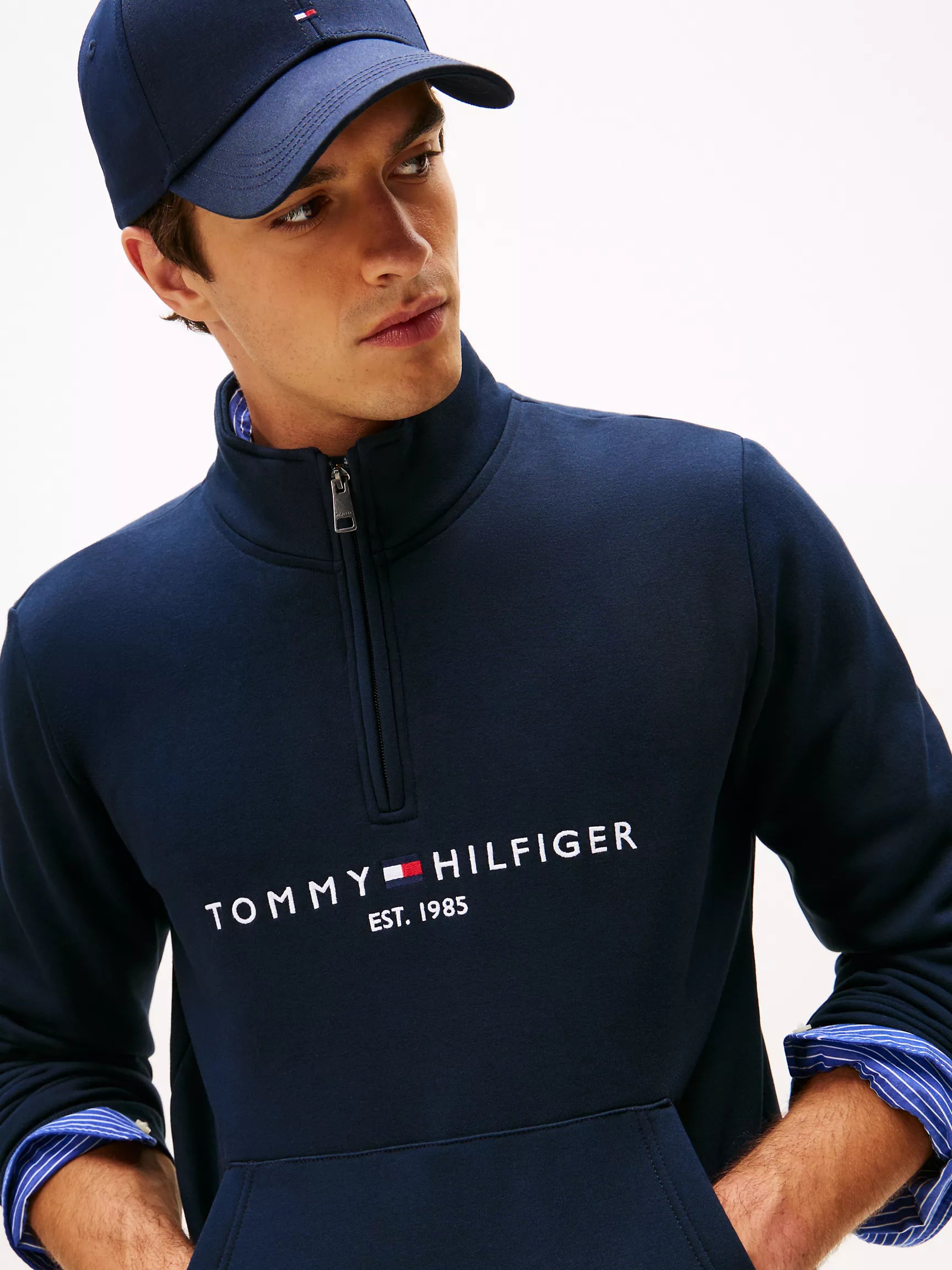 Tommy Mens'Embroidered Tommy Logo Quarter-Zip NAVY