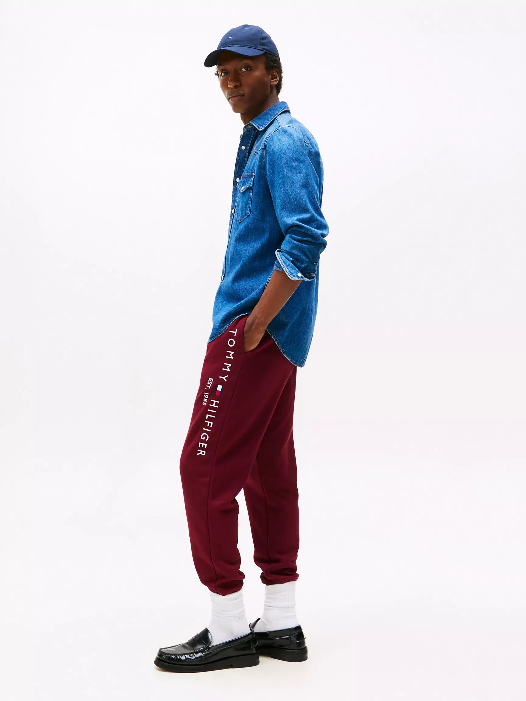 Tommy Mens' Tommy Logo Sweatpant Deep Rouge