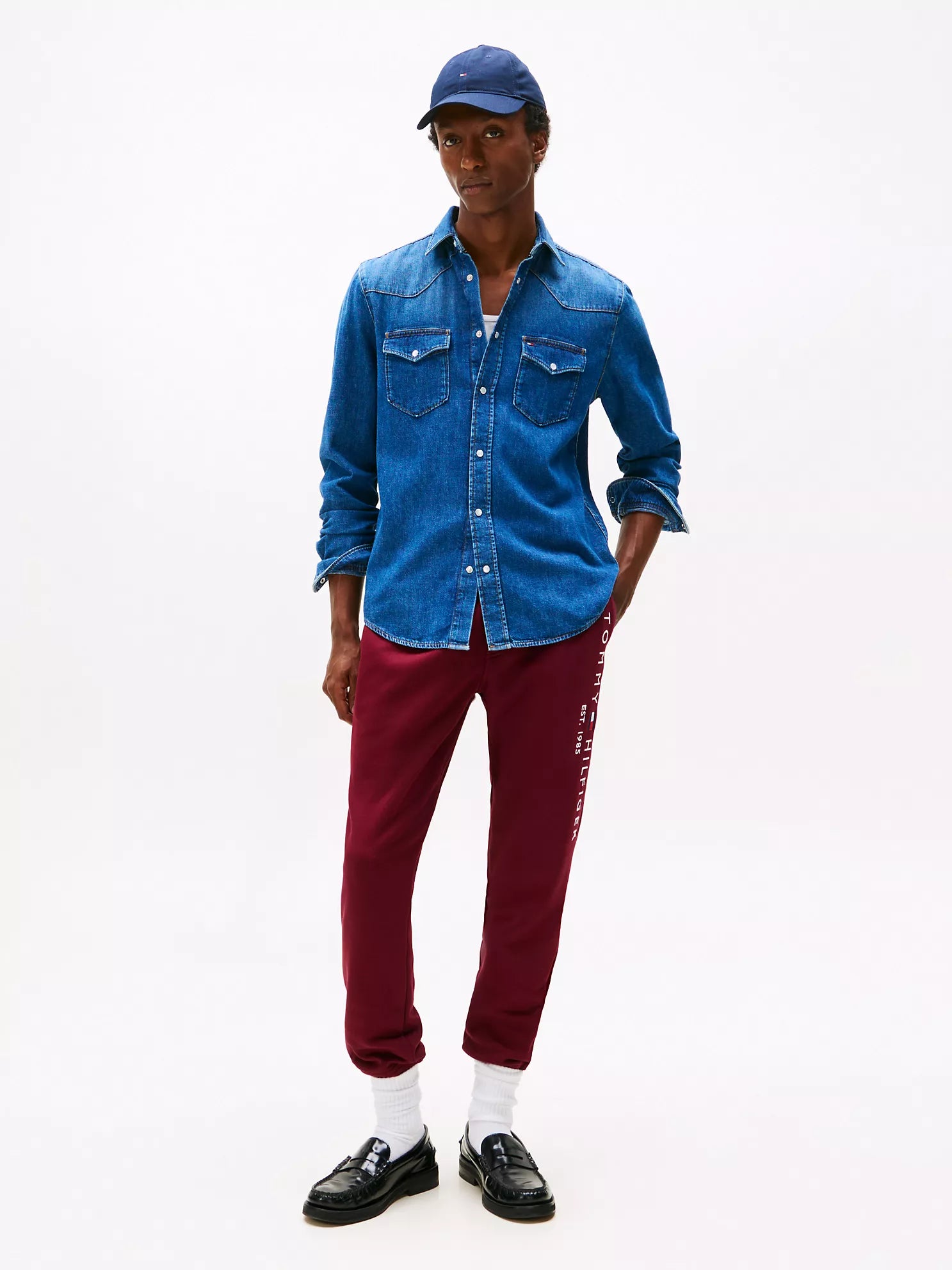 Tommy Mens' Tommy Logo Sweatpant Deep Rouge