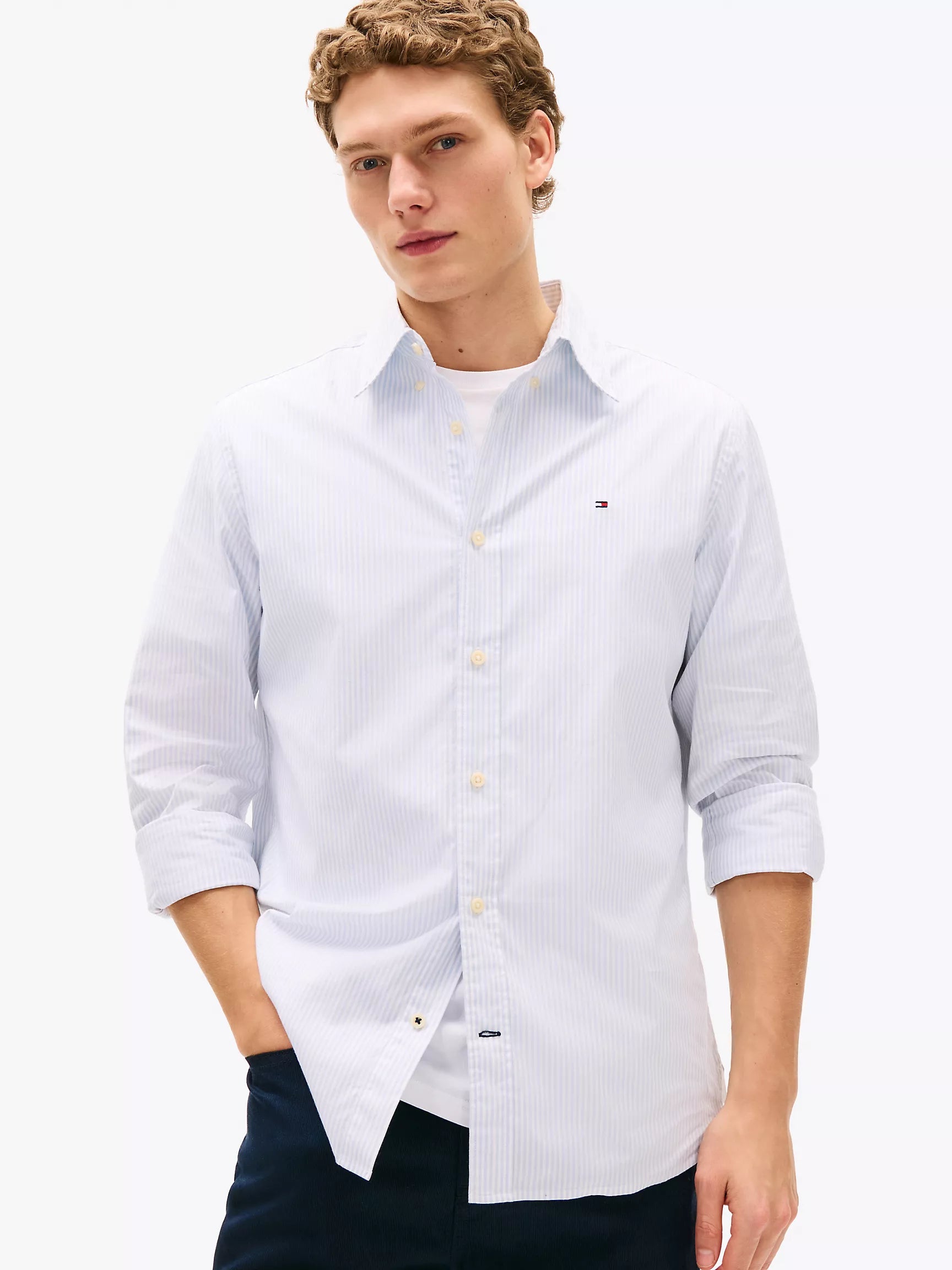 TOMMY MENS' Regular Fit Stripe Stretch Poplin Shirt/Breezy Blue Stripe