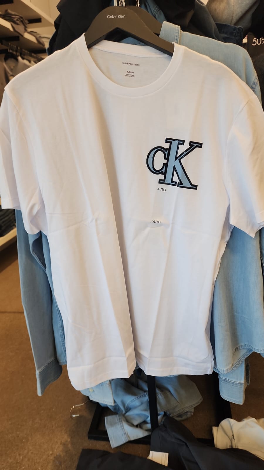 Calvin Klein MENS' Relax Fit Varsity Cotton T-Shirt, Brilliant White
