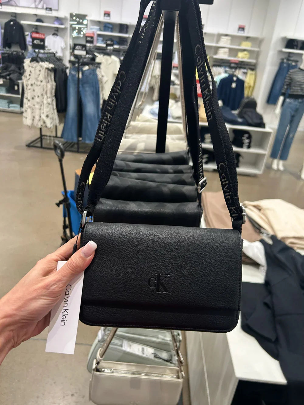 Calvin klein Womens' All Day Phone Flap Crossbody Bag / Black