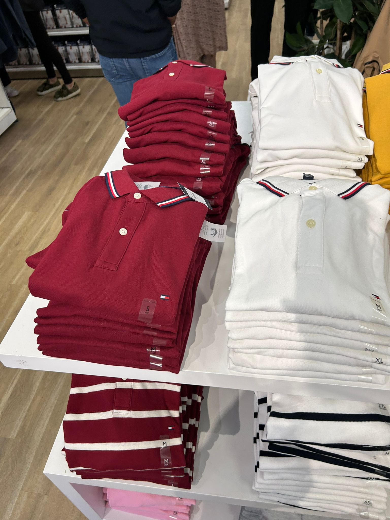 Tommy Mens' Regular Fit Tommy Wicking Polo/ Fresh White