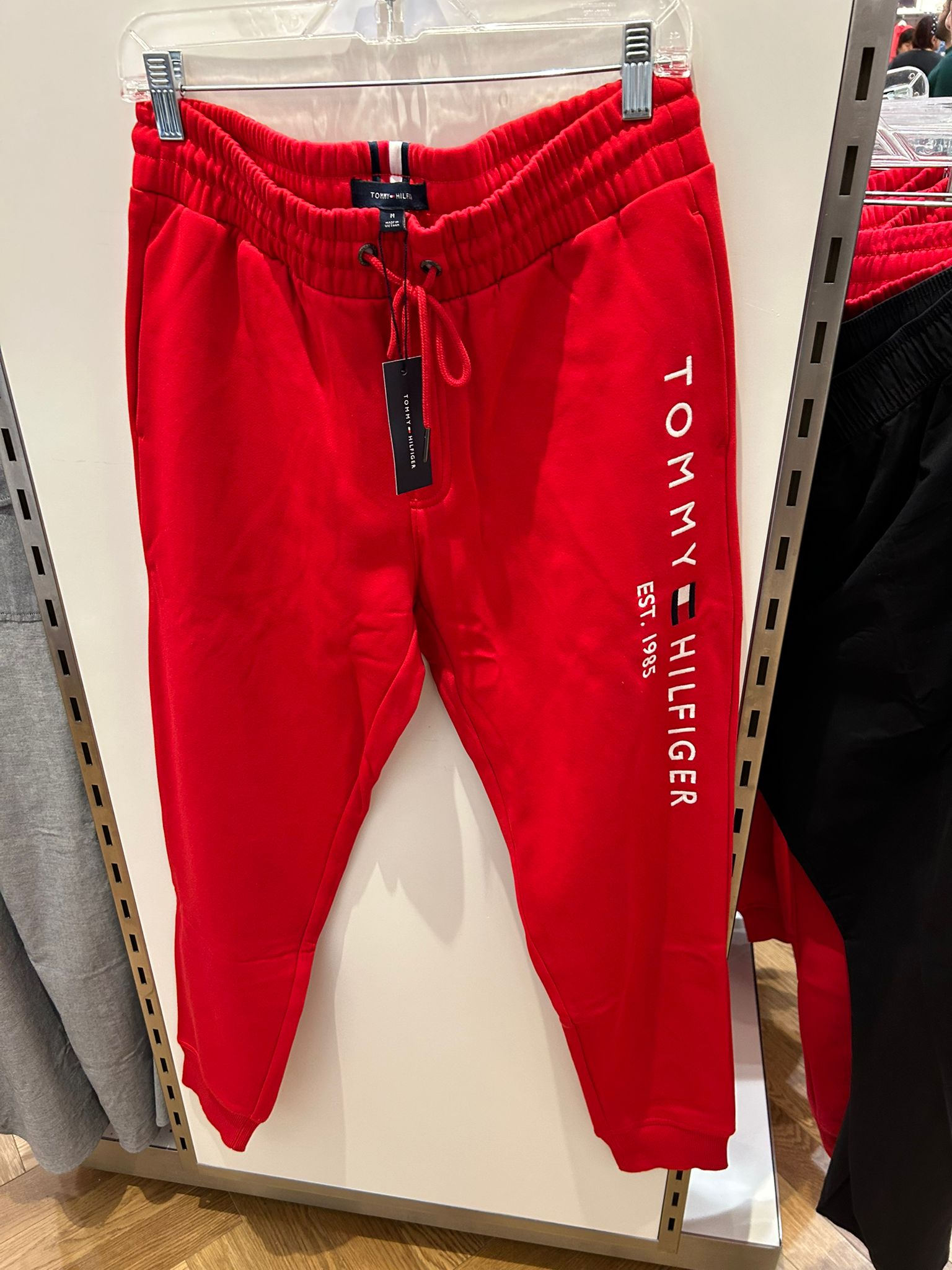 TOMMY MEN Embroidery Logo Cuffed Joggers