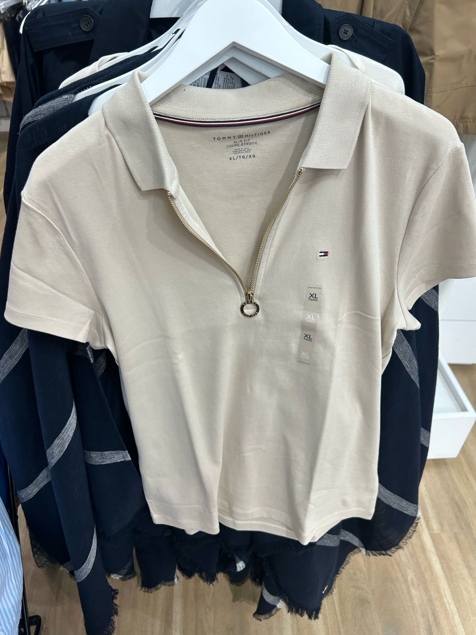 TOMMY WOMENS' Slim Fit Zip Polo /Classic Beige