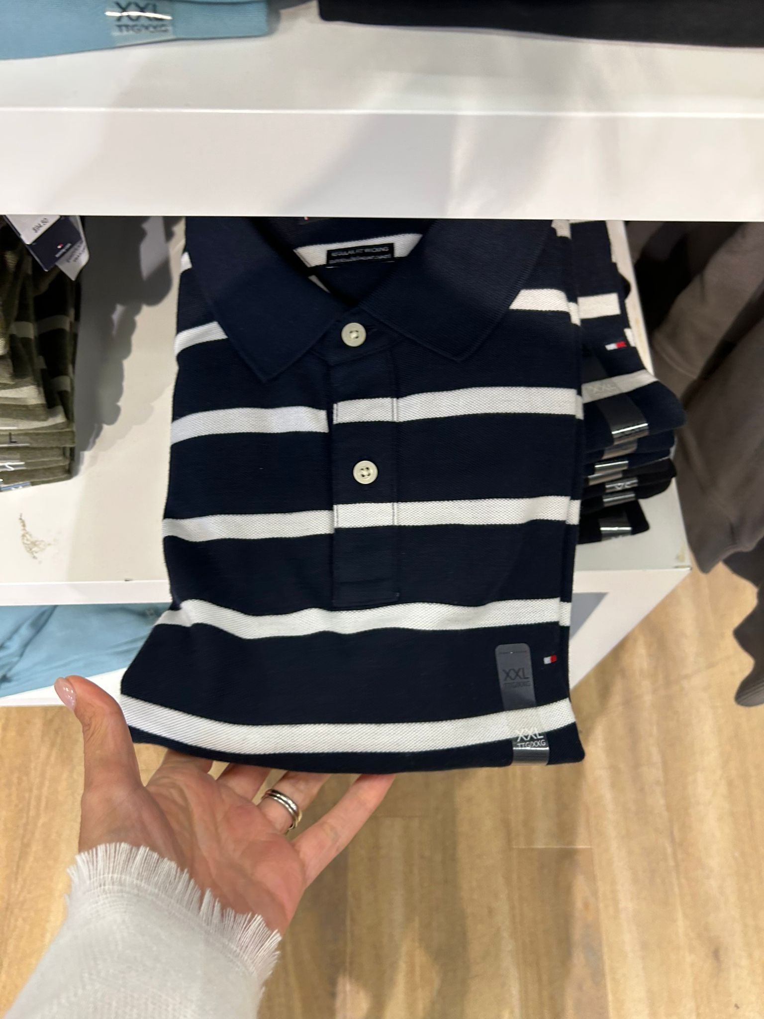 Tommy Mens' Regular Fit Stripe Wicking Polo/ Black Stripe
