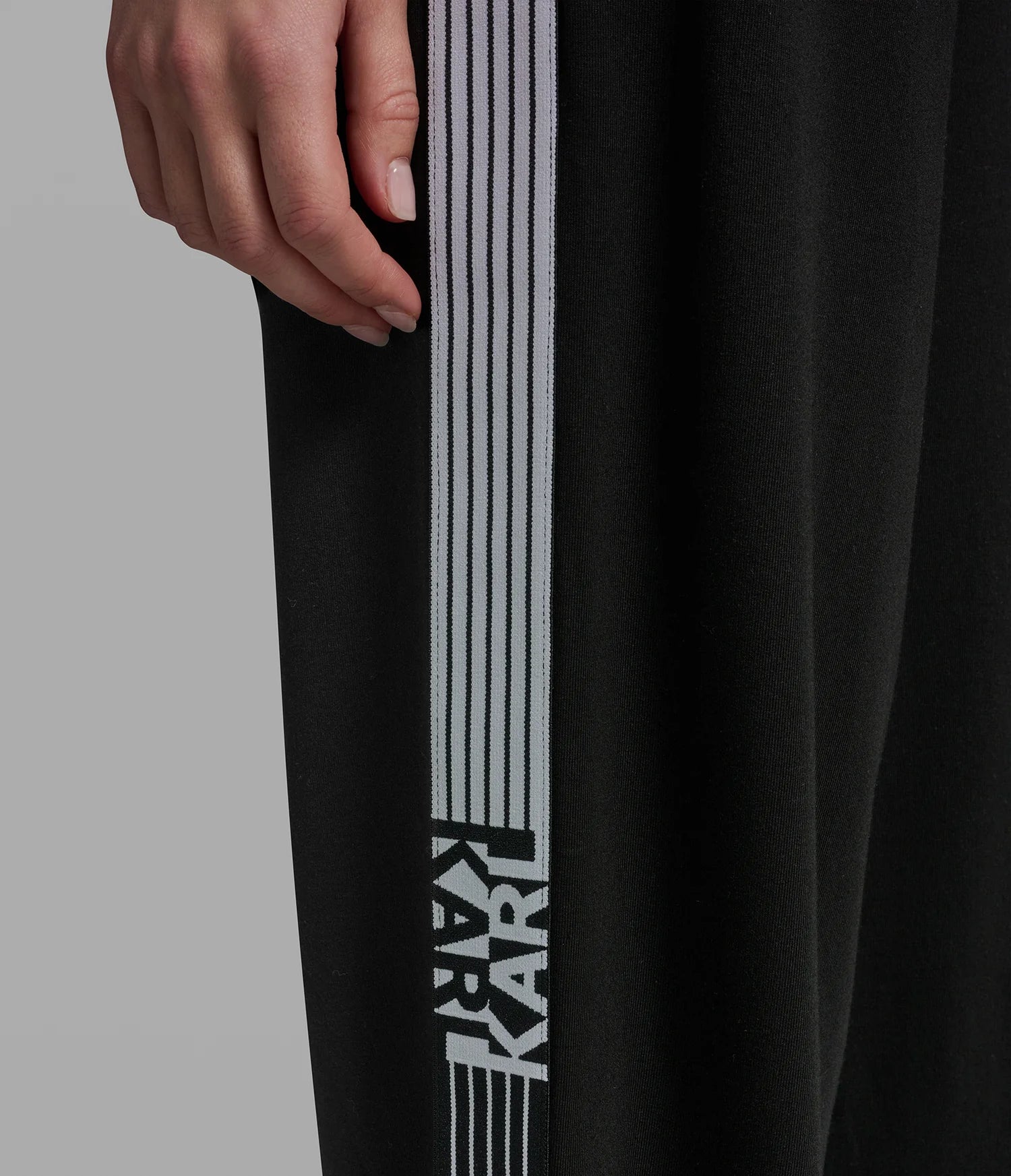 KARL LAGERFELD WOMEN'S LOGO STRIPE WIDE LEG PANT-Black