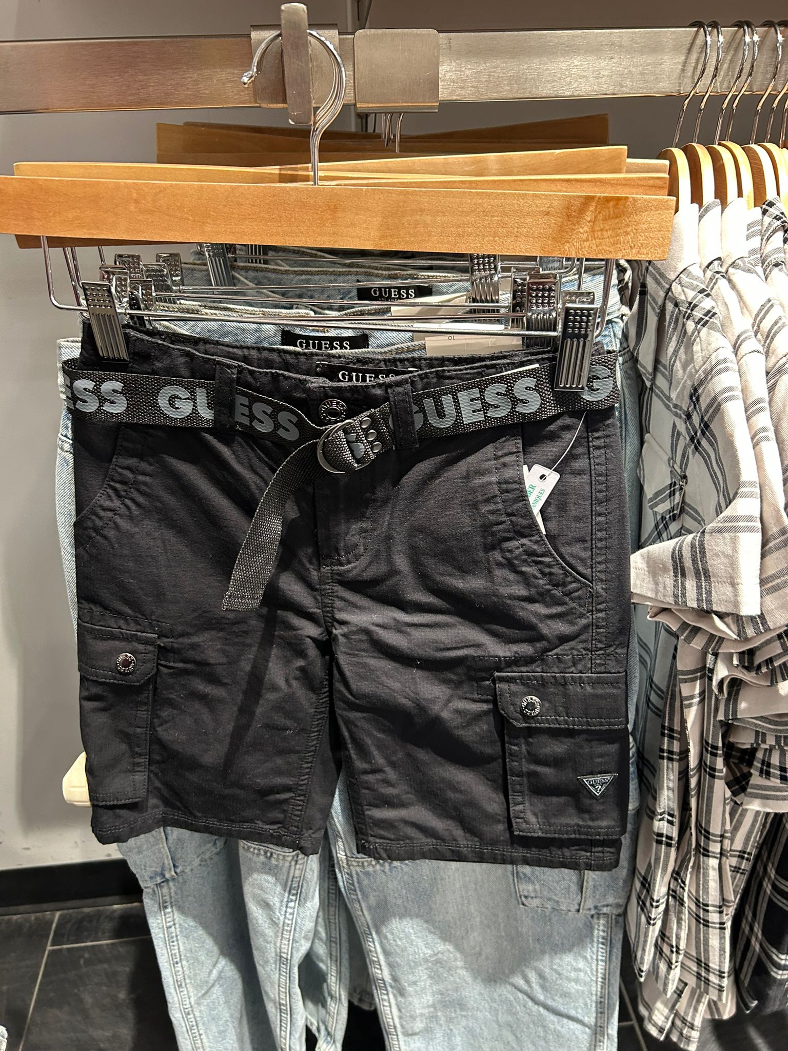 Guess Boys' cargo shorts with a fabric belt-Black