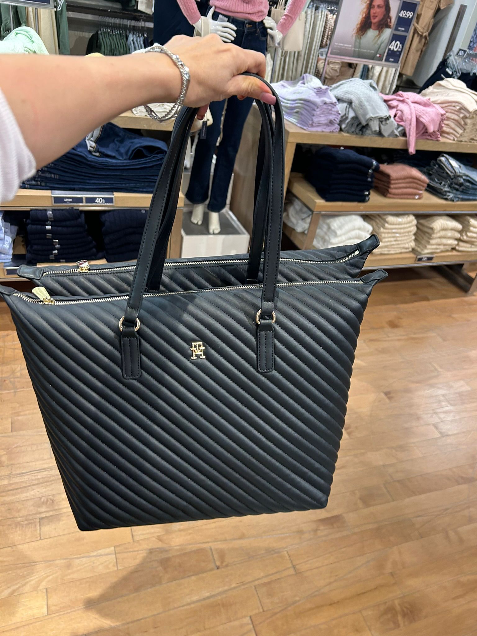 Hilfiger Women Bowling Tote Bag with Quilted-Black