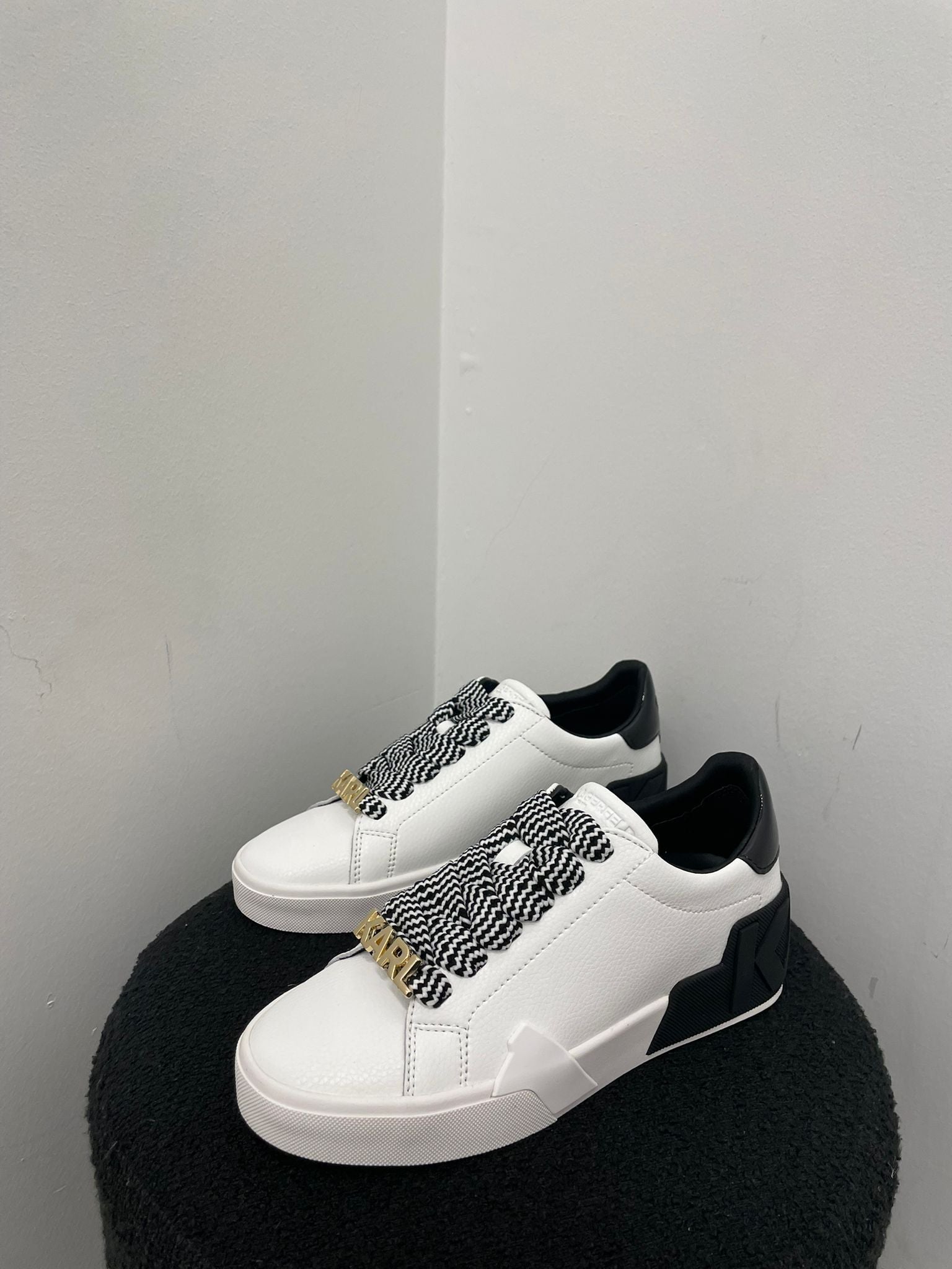 KARL LAGERFELD Women's Melora Lace Up Sneaker-Black/White