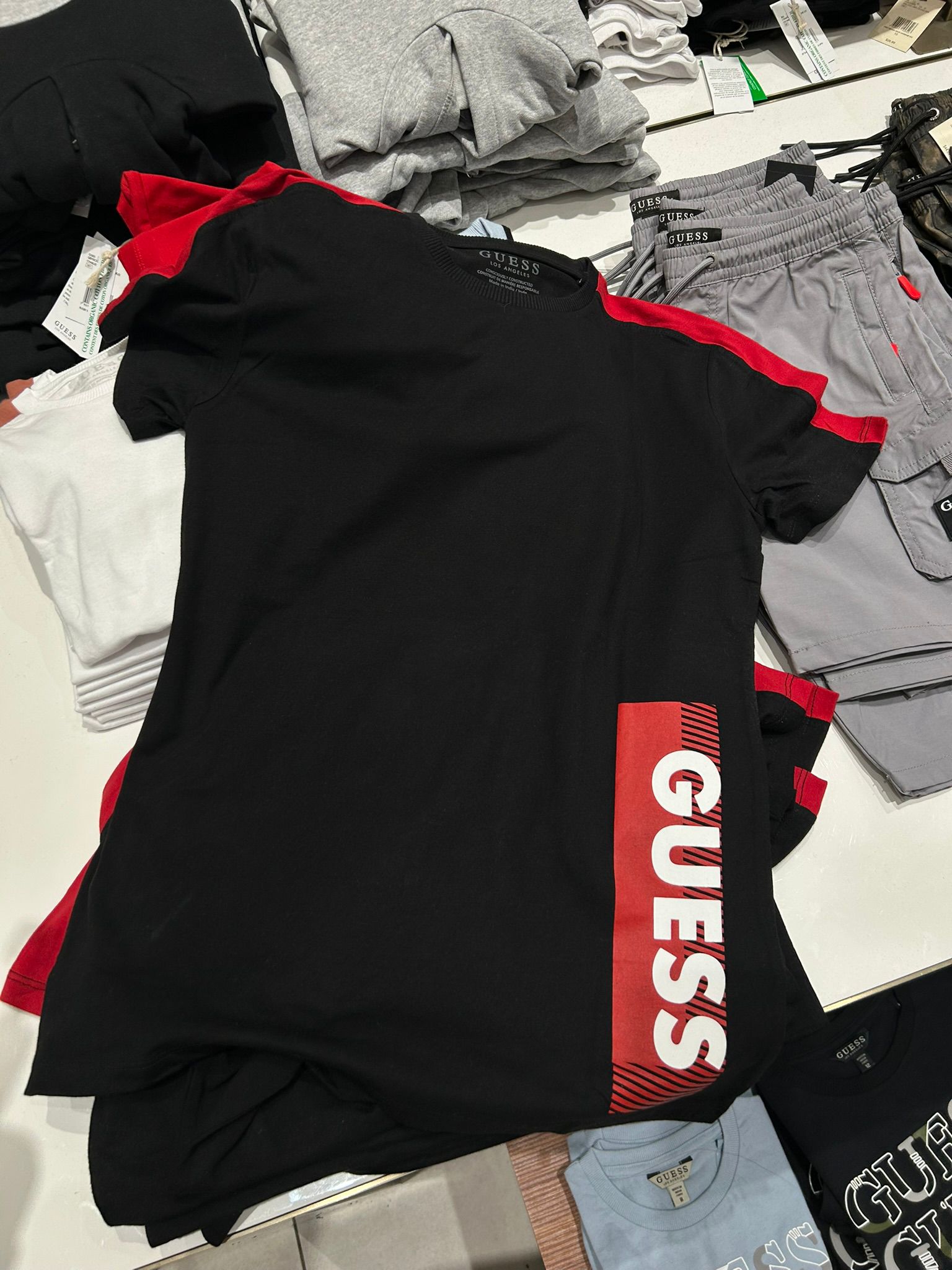 Guess  Side logo T-shirt-Black/Red
