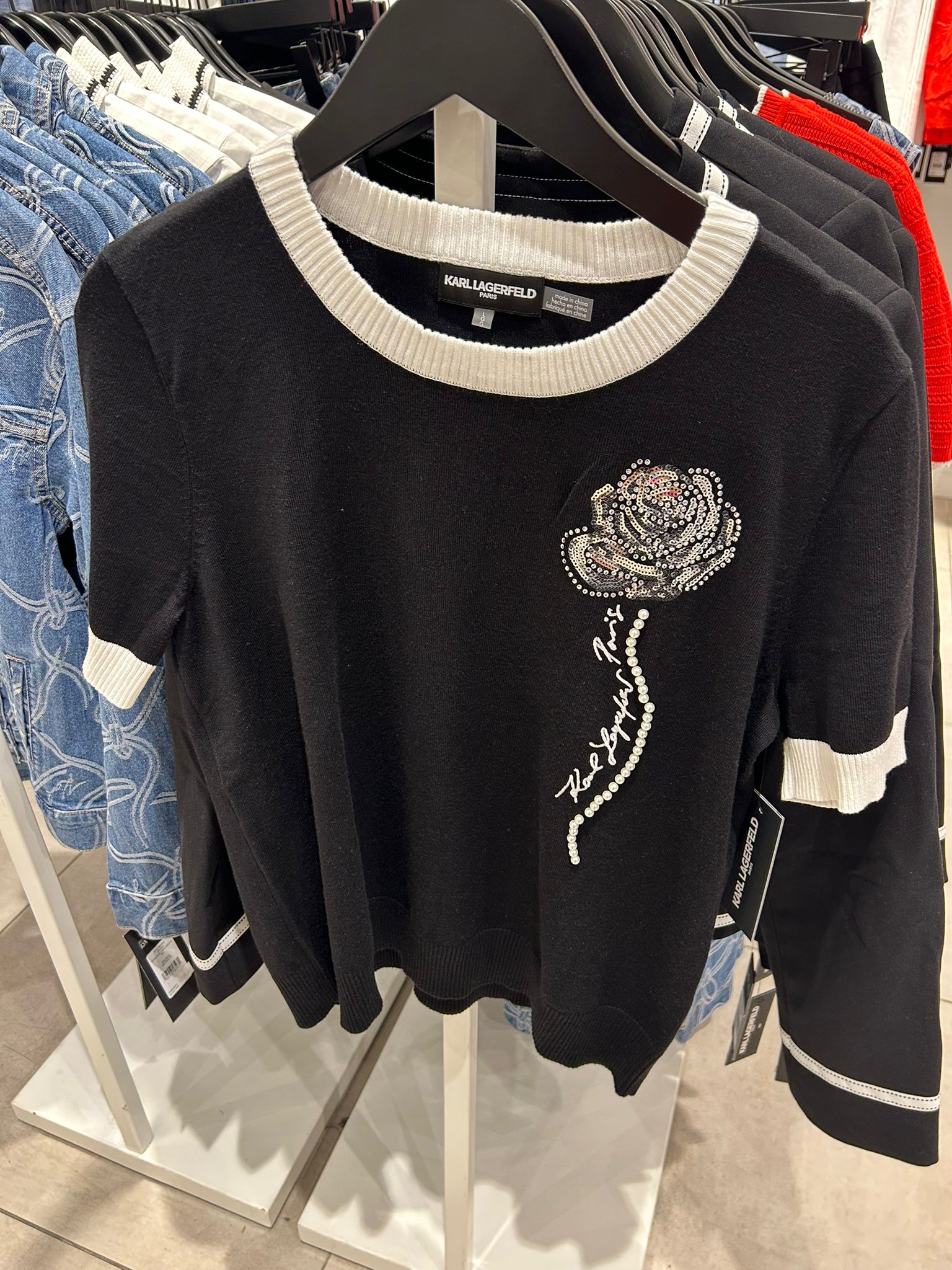 Karl SHORT SLEEVE  ROSE LOGO POLO SWEATER-Black