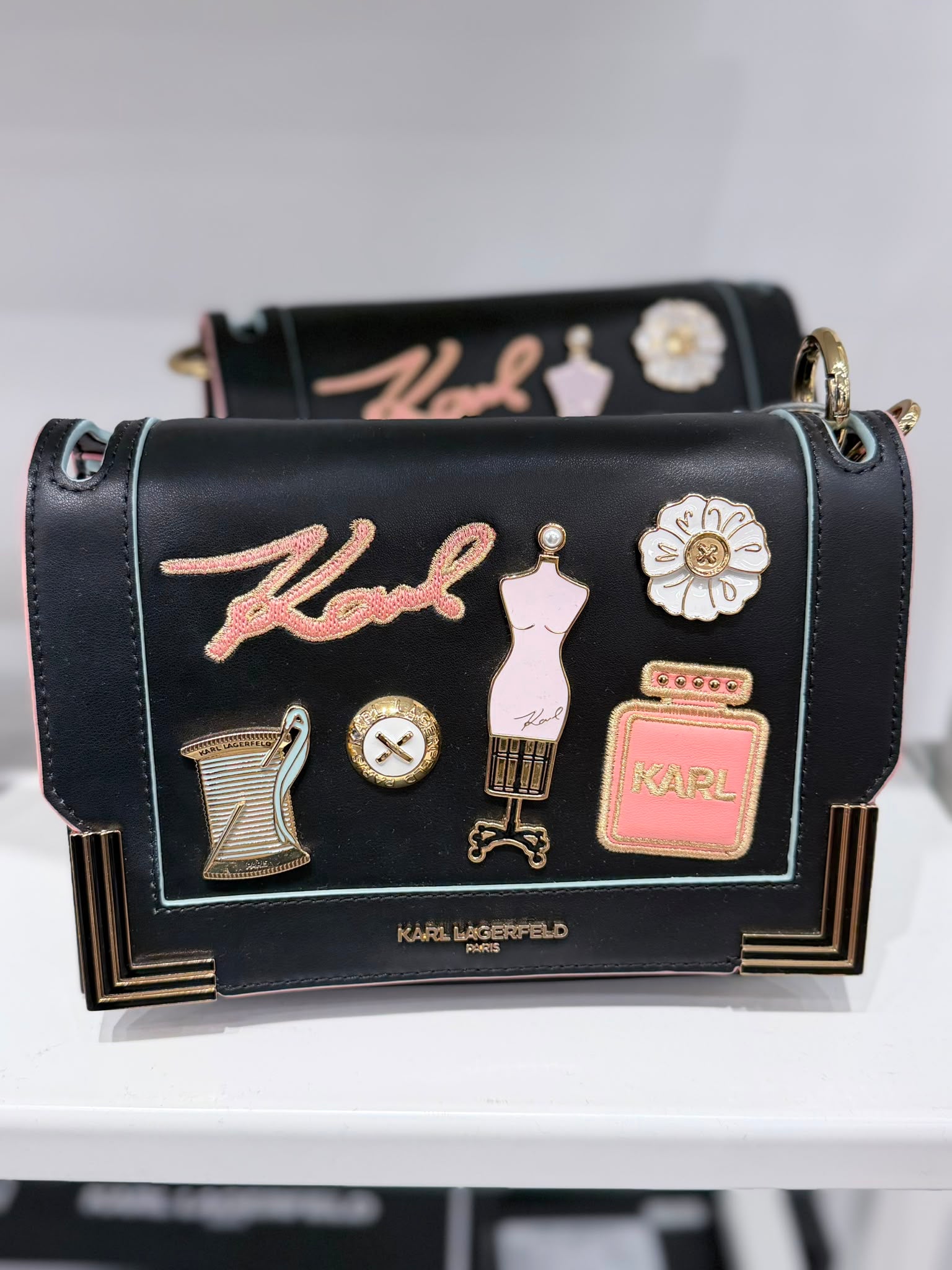 KARL LAGERFELD WOMEN'S CAMILLE SHOULDER WITH OVERSIZED FASHION PINS-Black / Gold