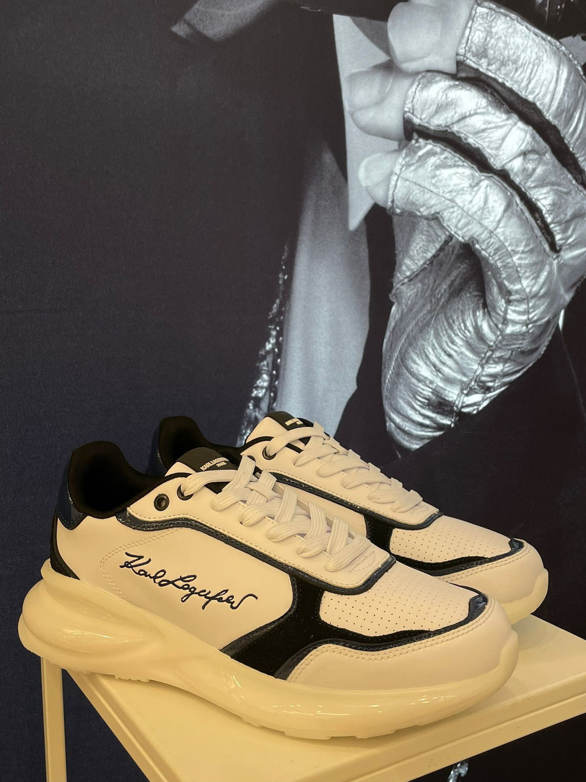 KARL LAGERFELD GAÉTAN LEATHER LOGO TRAINER SNEAKER-White
