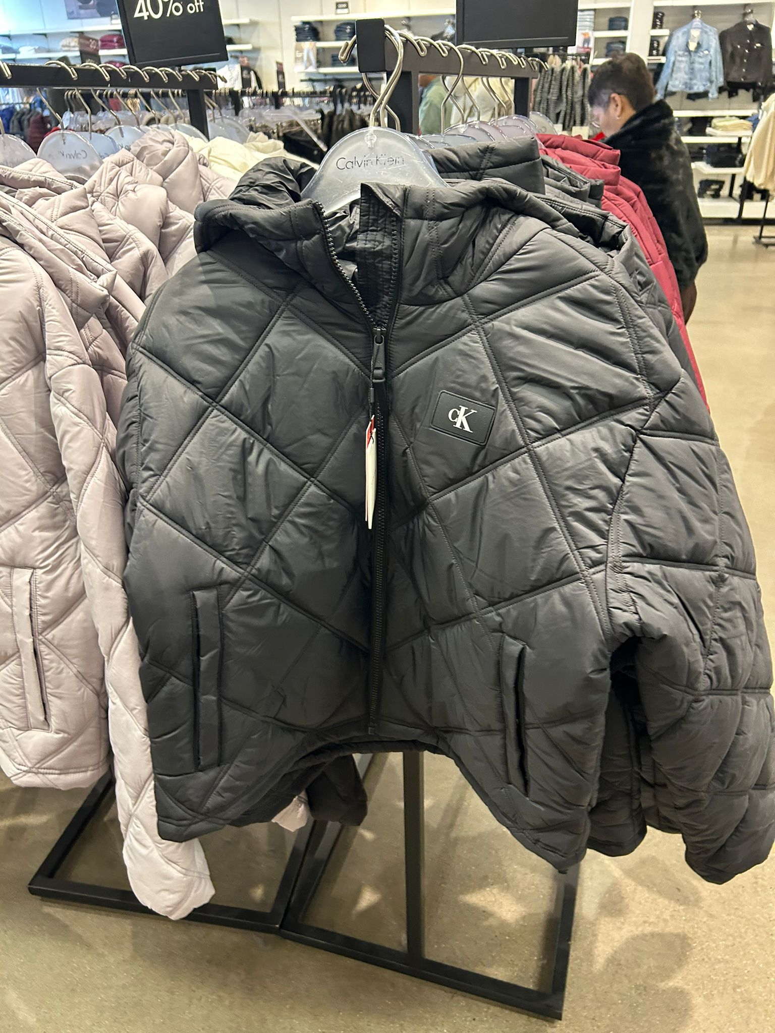 Calvin Klein WOMENS' Short Puffer Jacket Windsor Wine Black