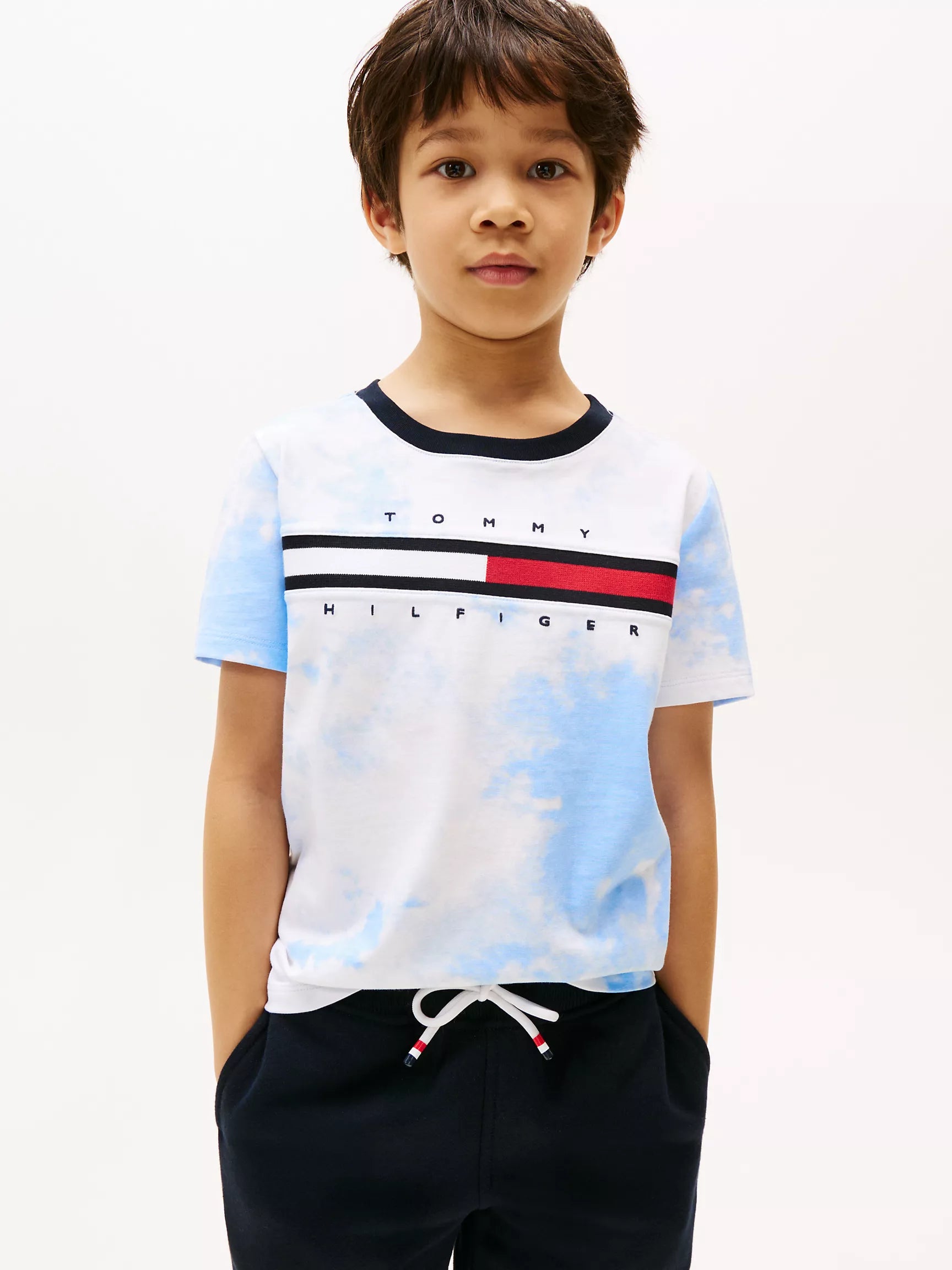Tommy Boys' Tie-Dye Flag Logo T-Shirt /Vessel Blue