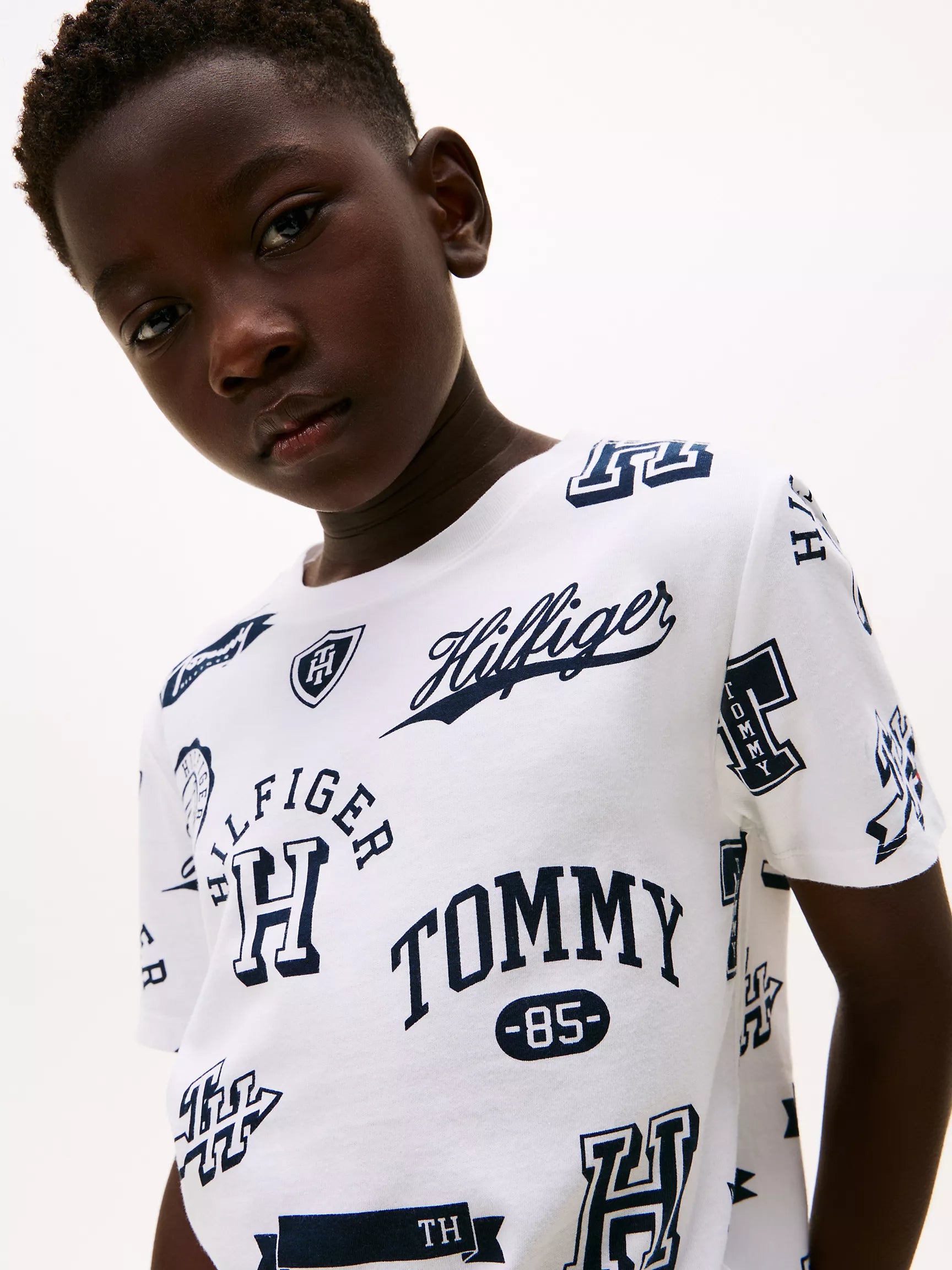Tommy Boys' Hilfiger Allover Logo T-Shirt/ Optic White