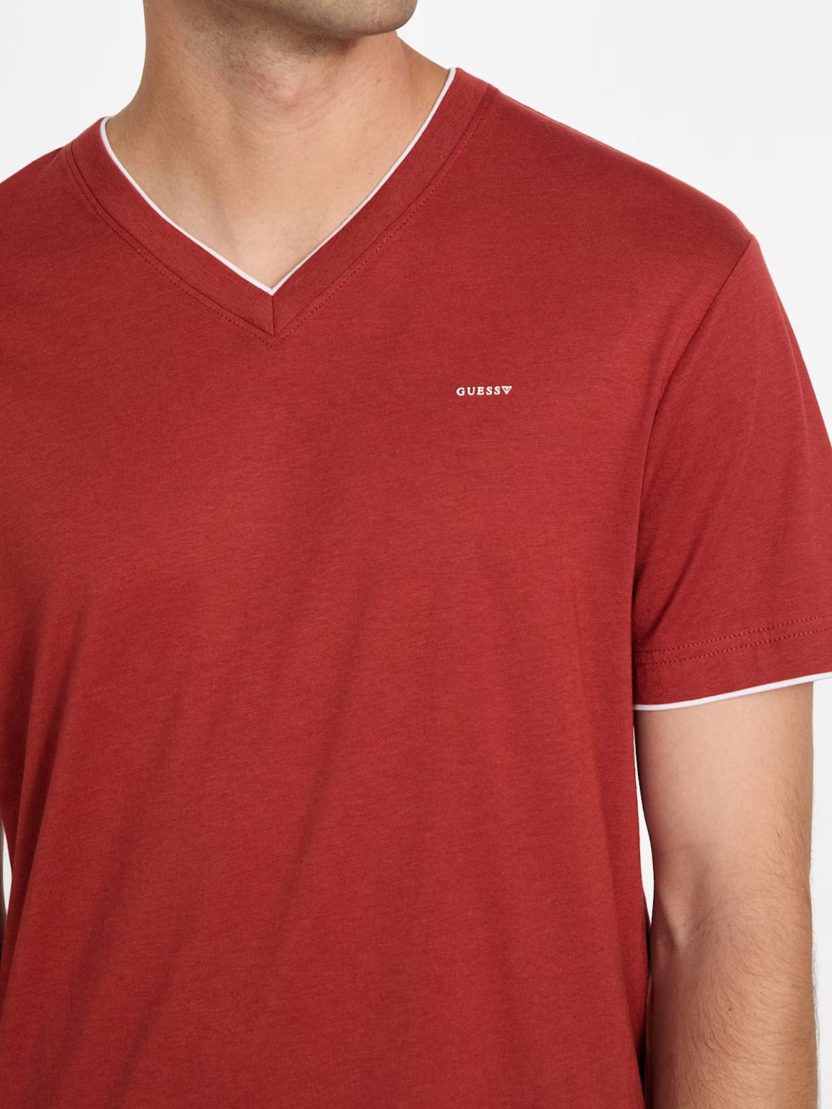 GUESS MENS' Armin V-Neck Tee/ RED