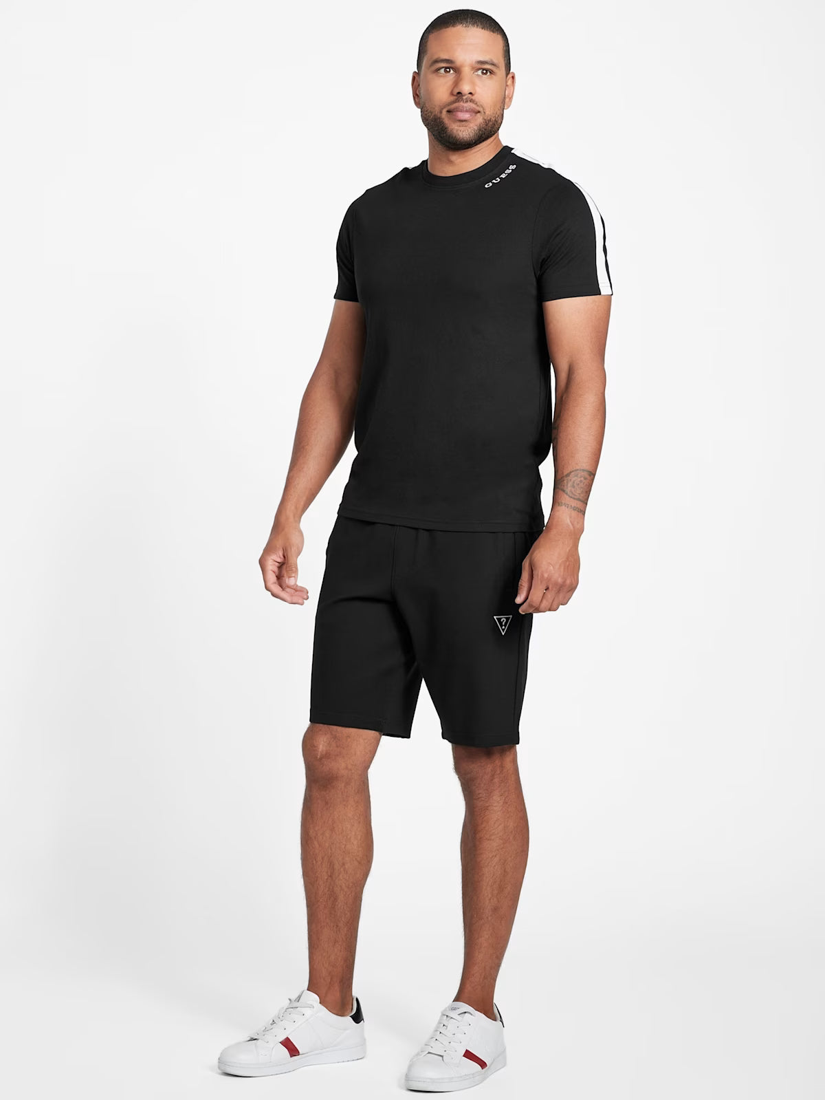 GUESS MENS' Joey Contrast Stripe Tee