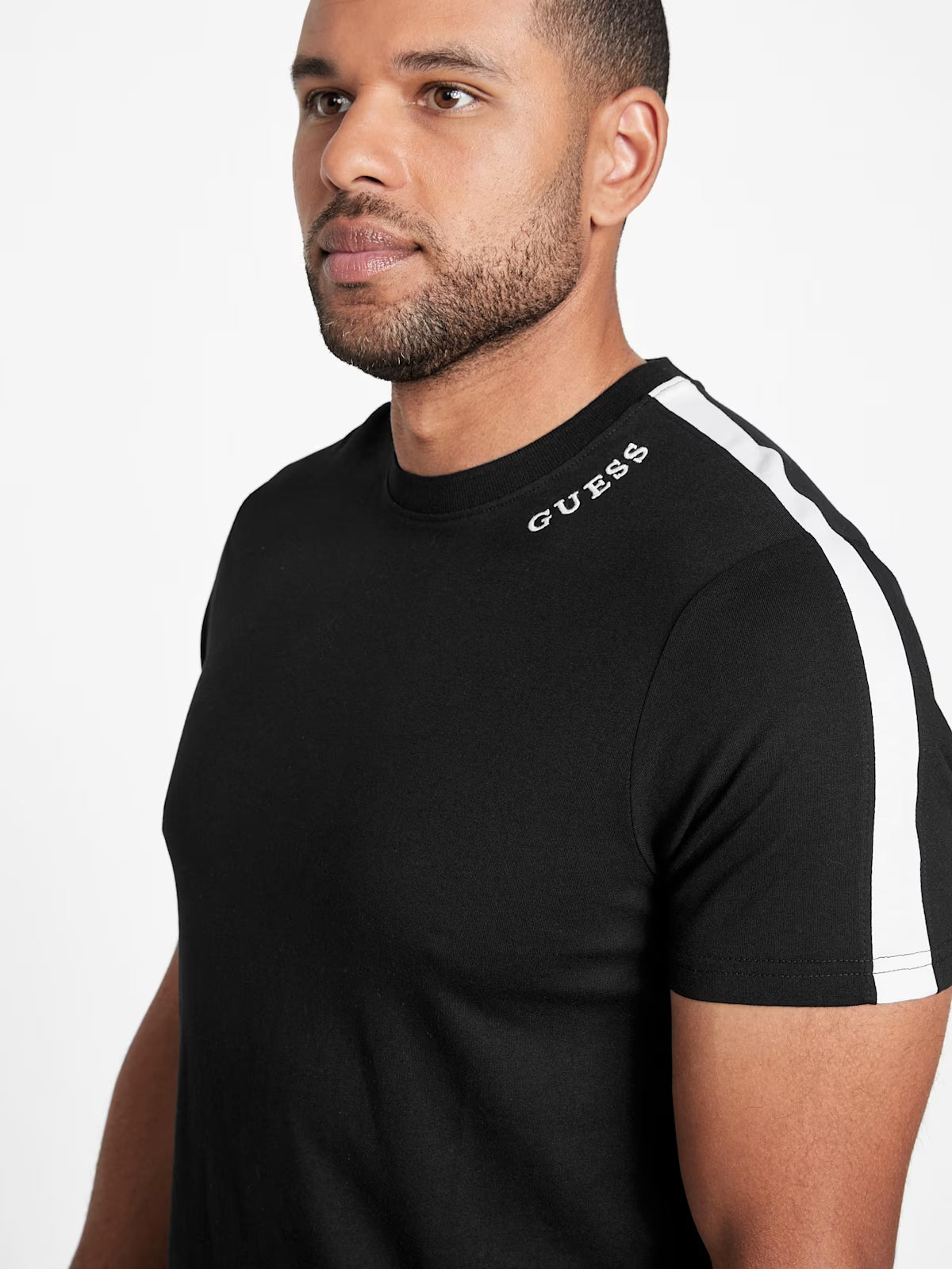 GUESS MENS' Joey Contrast Stripe Tee