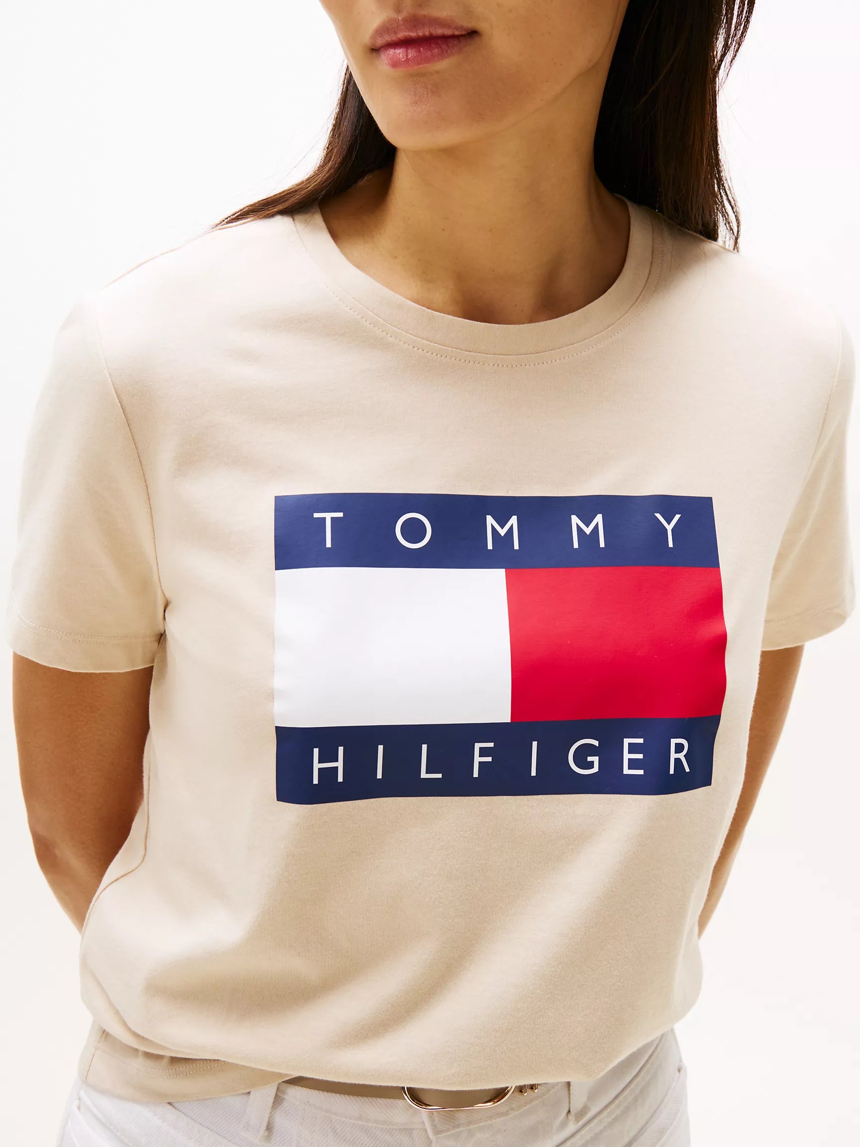 Tommy Hilfiger women's Heritage Flag Logo T-Shirt / Classic Beige