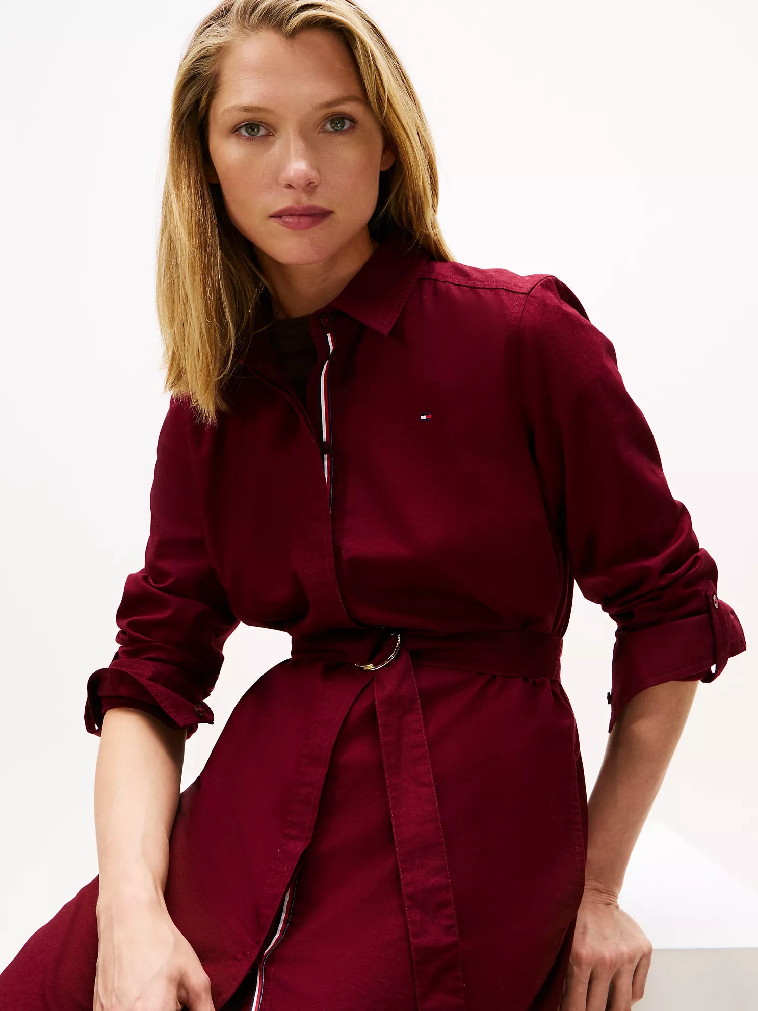 TOMMY WOMENS' Long-Sleeve Belted Oxford Shirtdress Burgundy