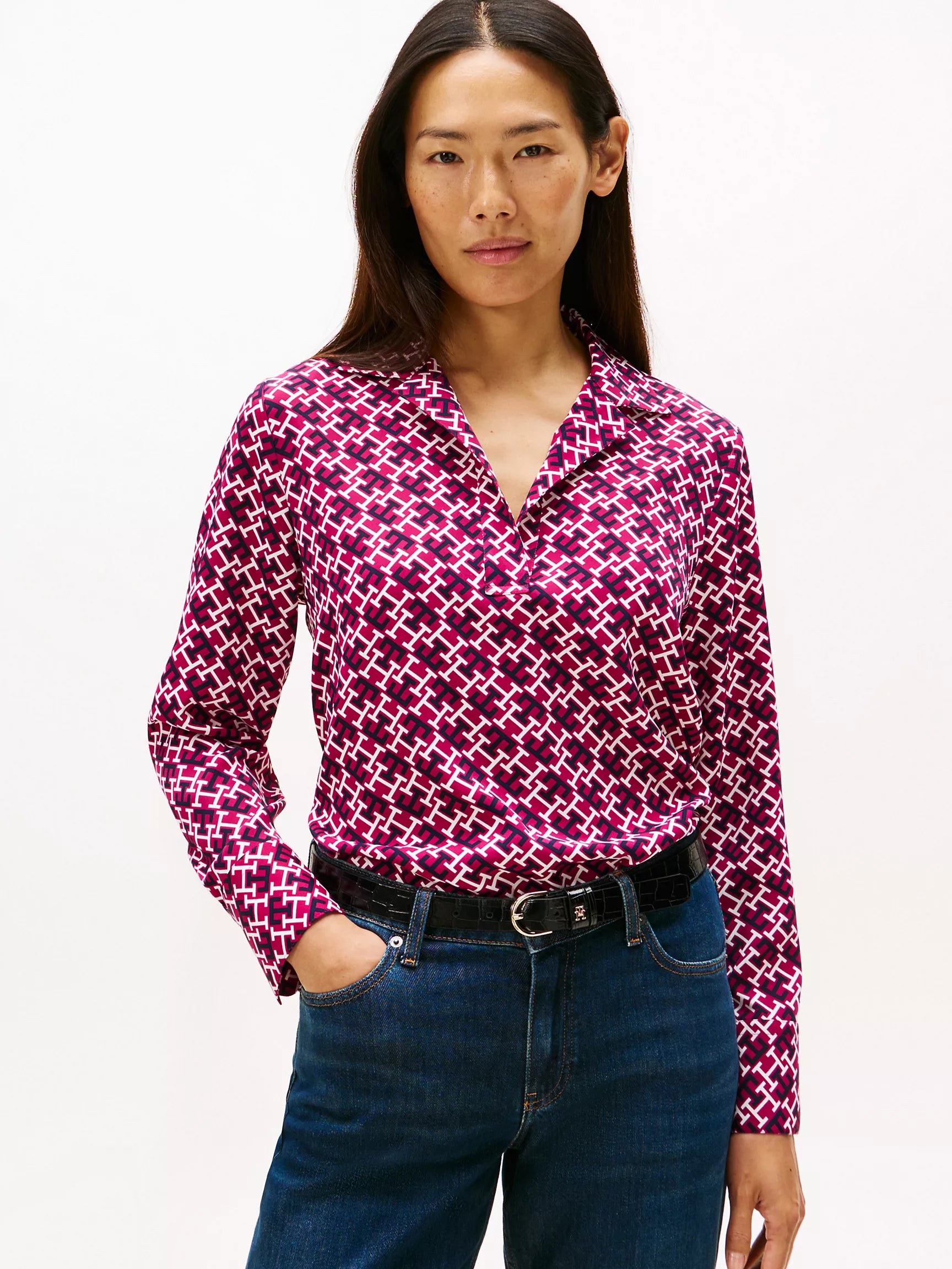 Tommy Womens' Monogram Print V-Neck Pullover Top/ Italian Wine